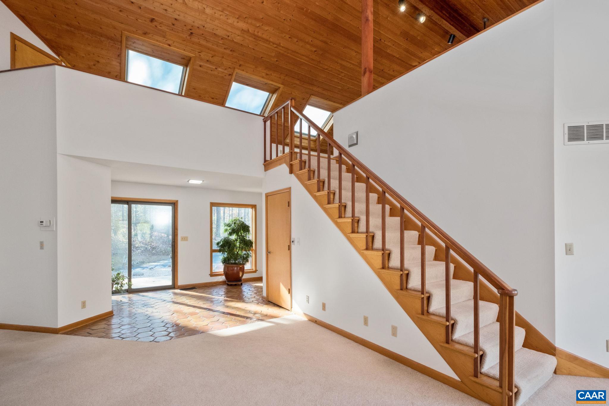 298 COURTHOUSE MOUNTAIN LN