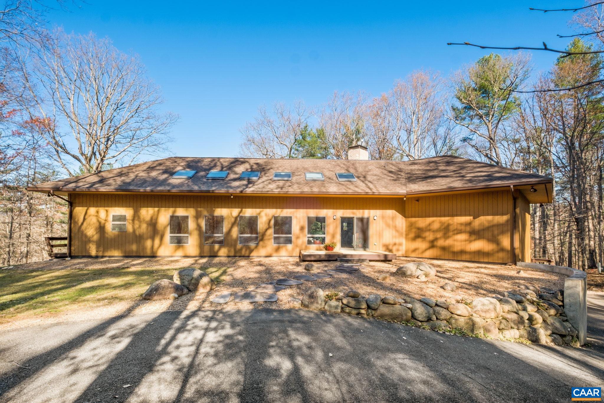 298 COURTHOUSE MOUNTAIN LN