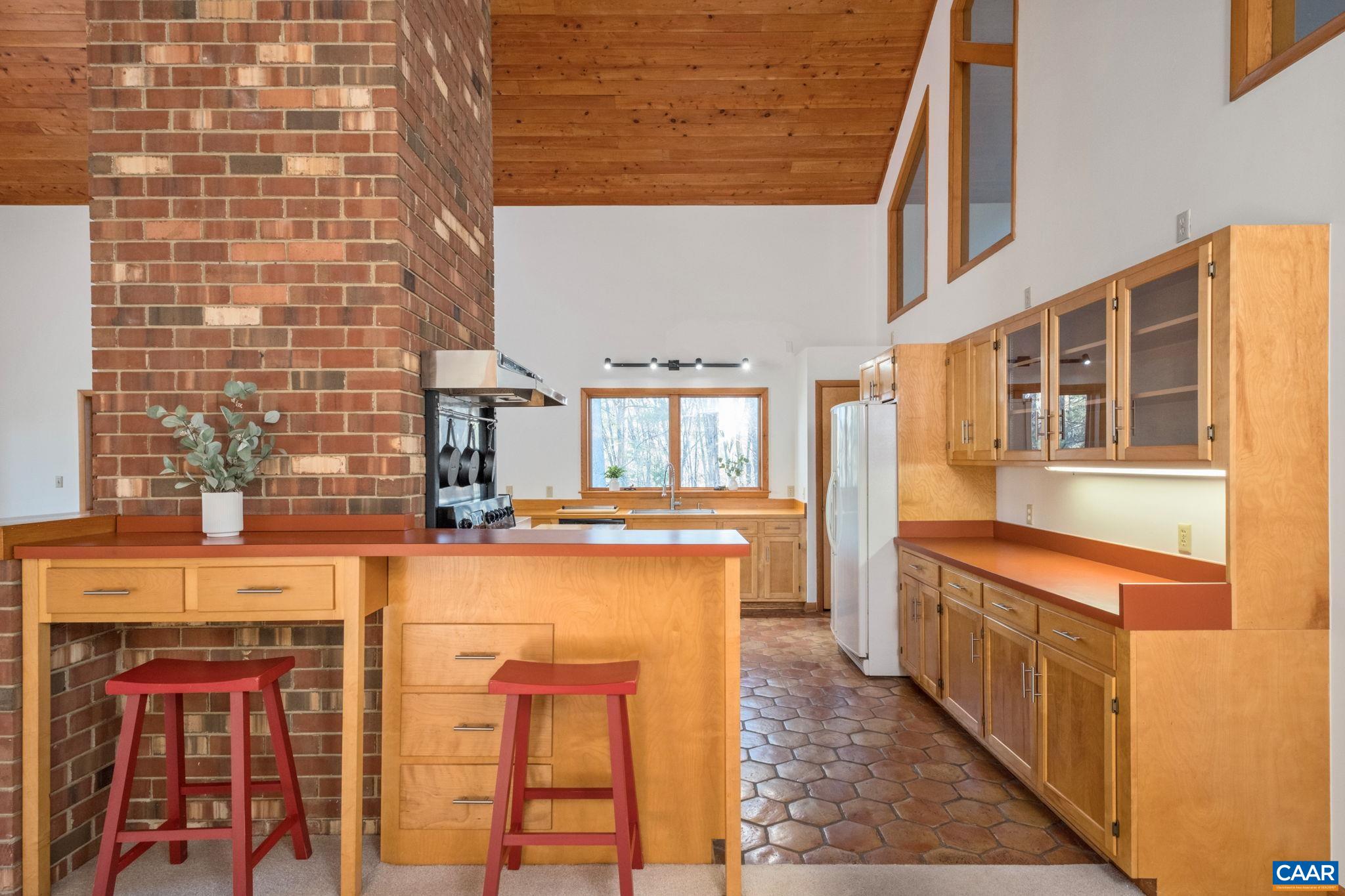 298 COURTHOUSE MOUNTAIN LN