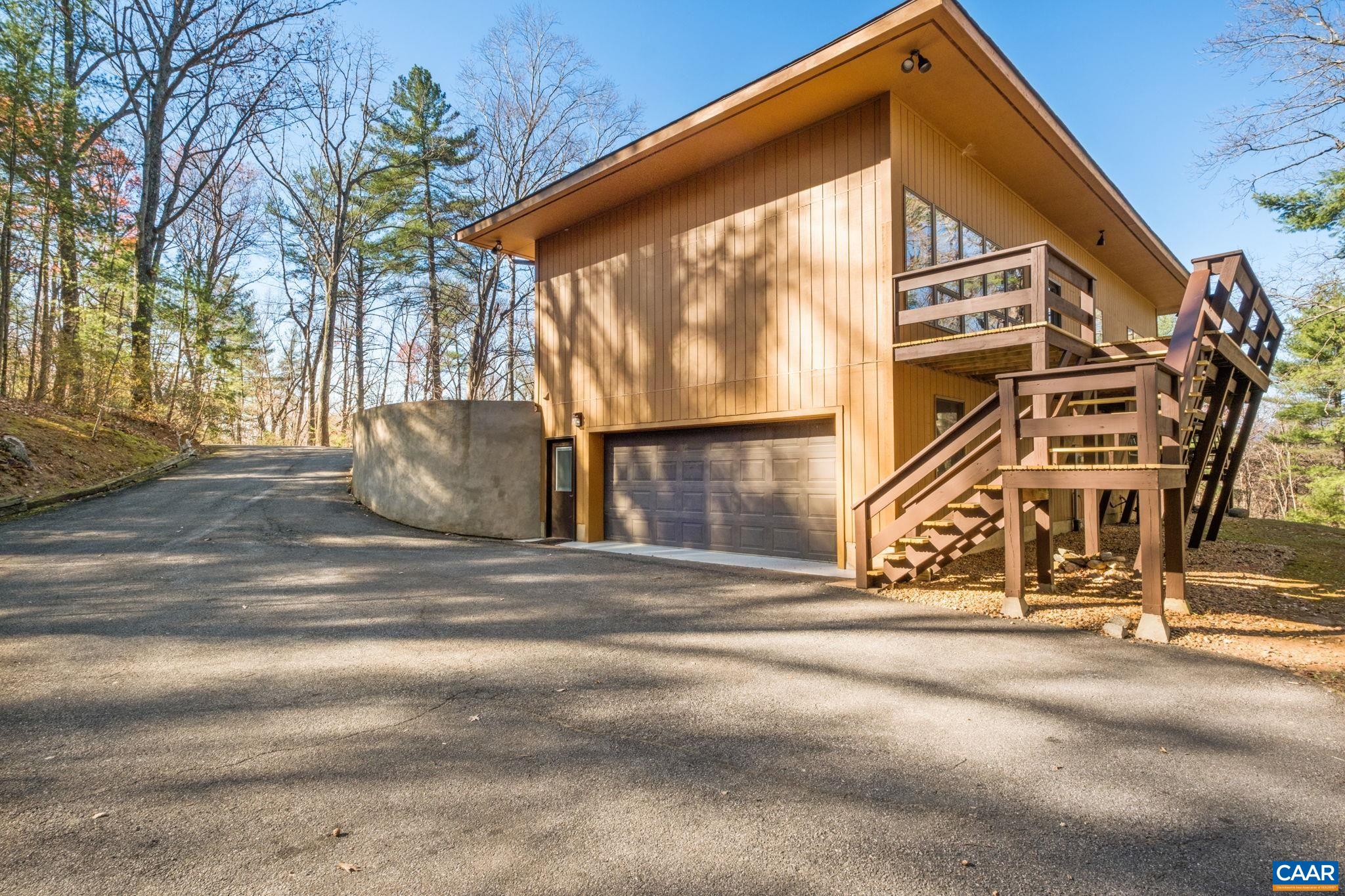 298 COURTHOUSE MOUNTAIN LN