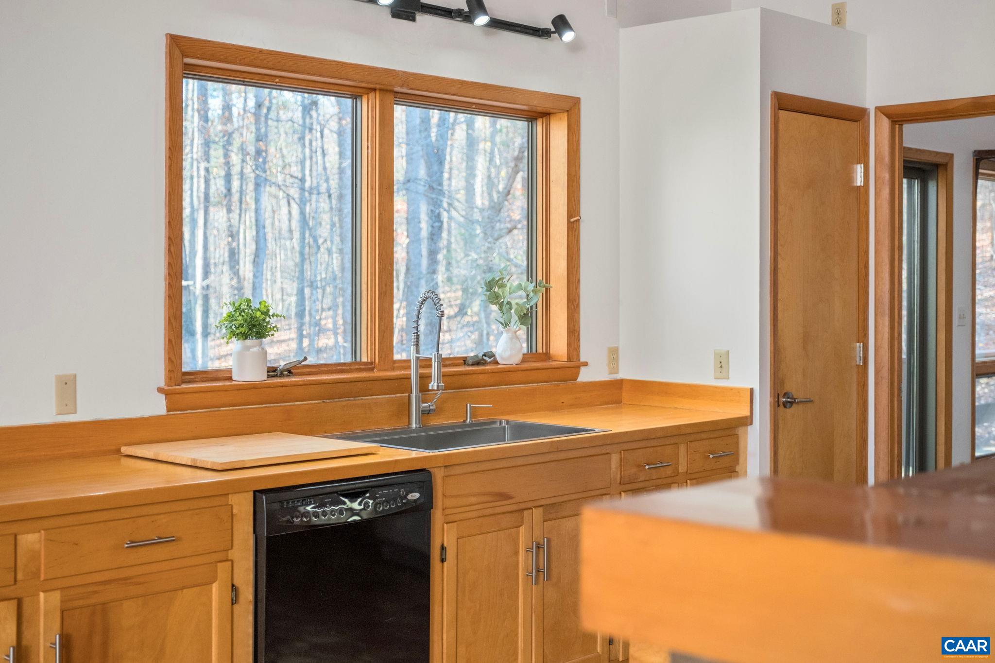 298 COURTHOUSE MOUNTAIN LN