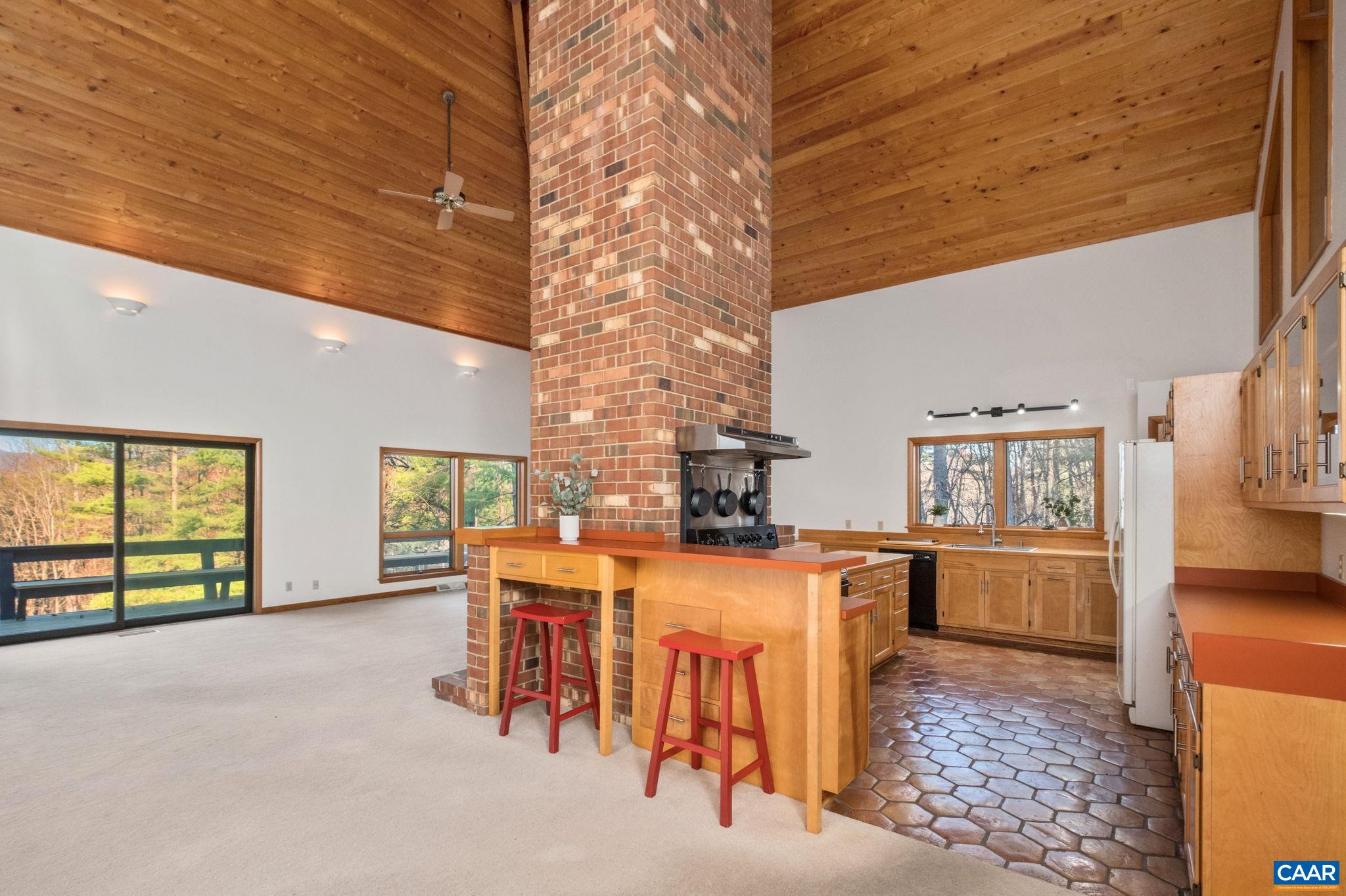 298 COURTHOUSE MOUNTAIN LN