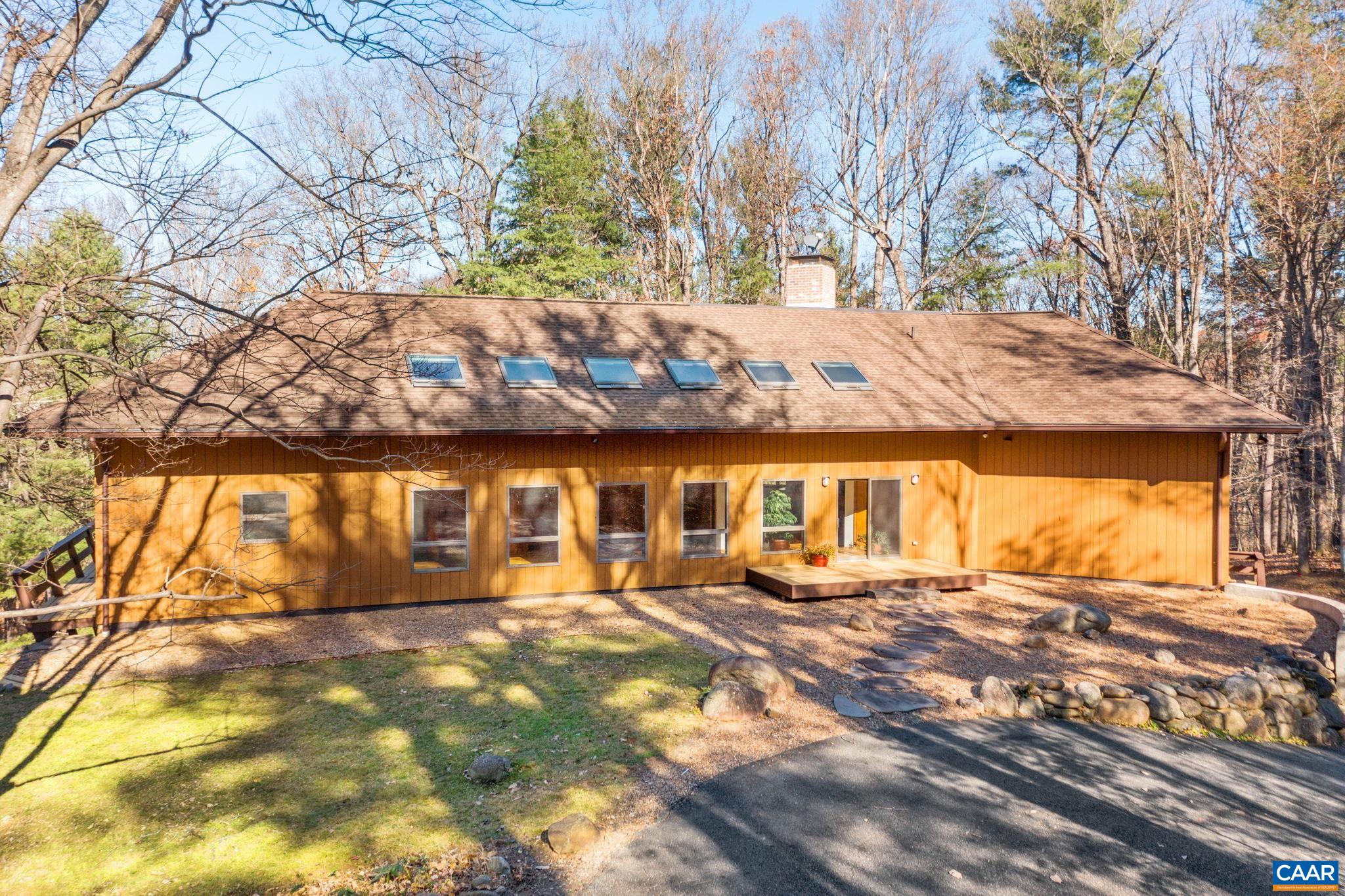 298 COURTHOUSE MOUNTAIN LN