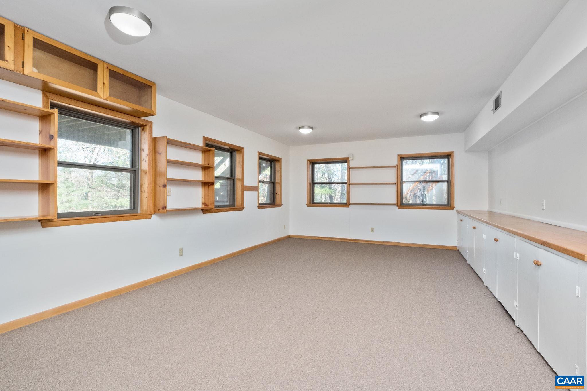 298 COURTHOUSE MOUNTAIN LN