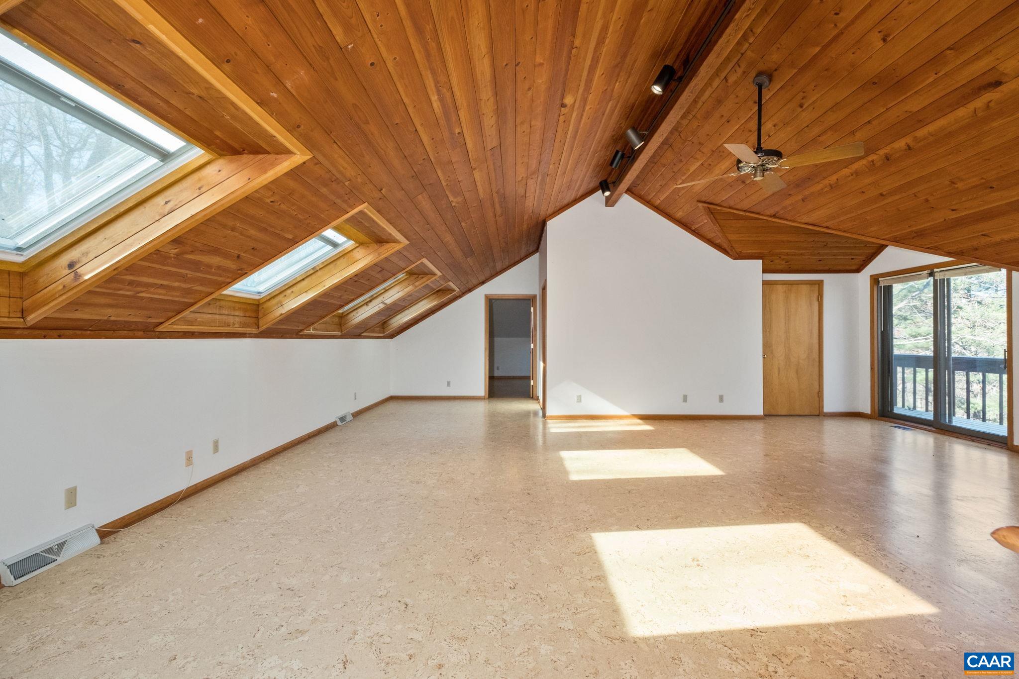 298 COURTHOUSE MOUNTAIN LN