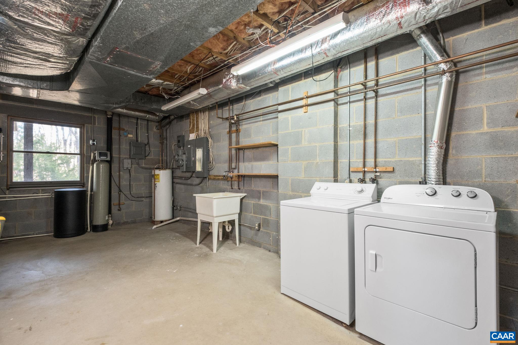 298 COURTHOUSE MOUNTAIN LN