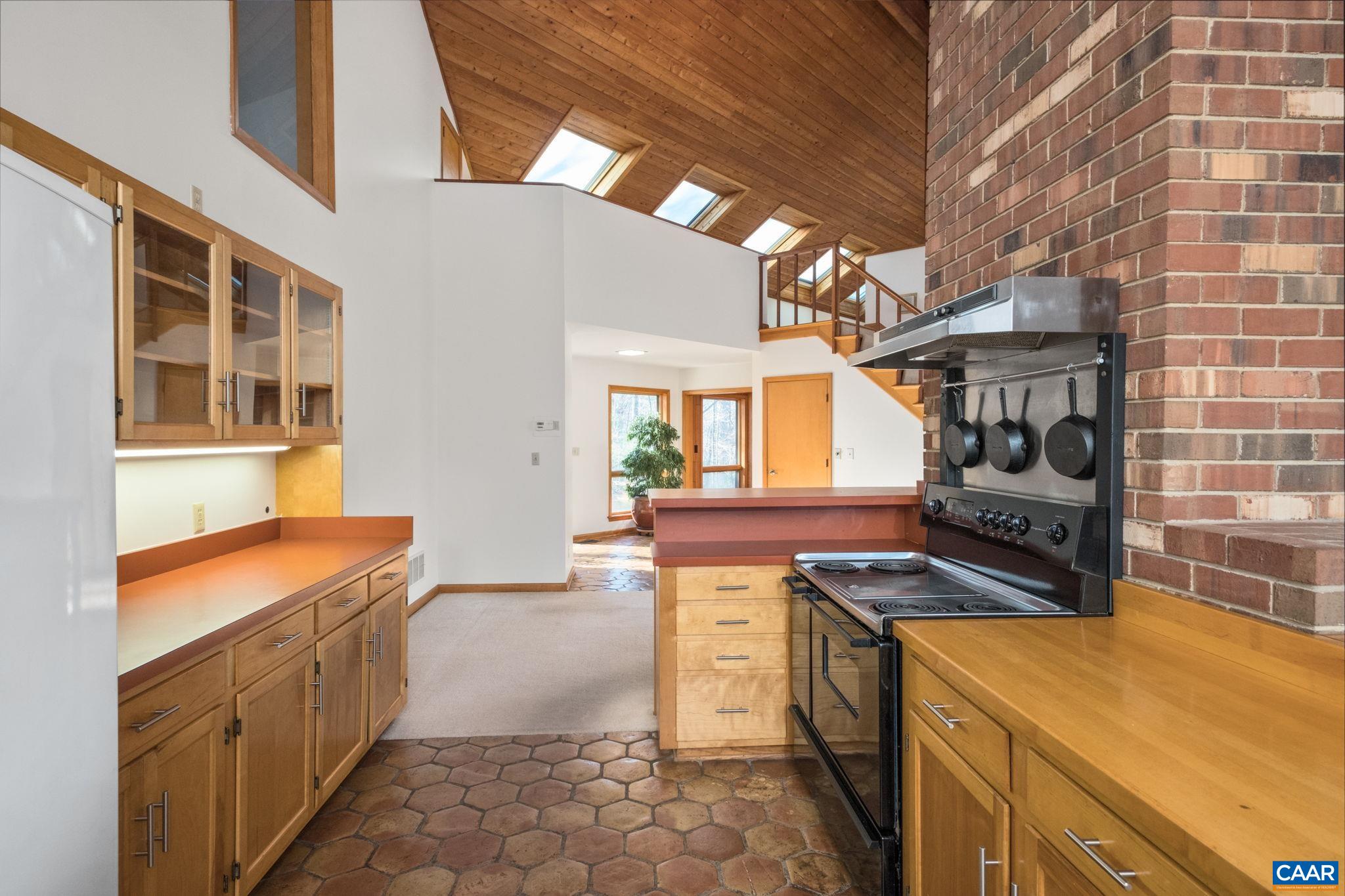 298 COURTHOUSE MOUNTAIN LN