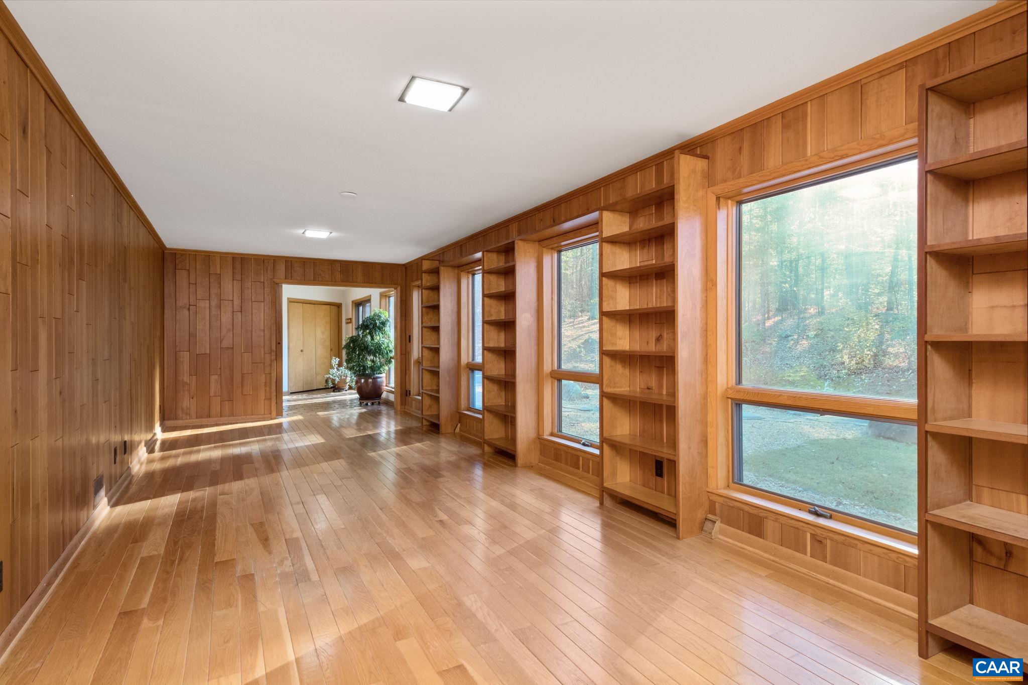 298 COURTHOUSE MOUNTAIN LN