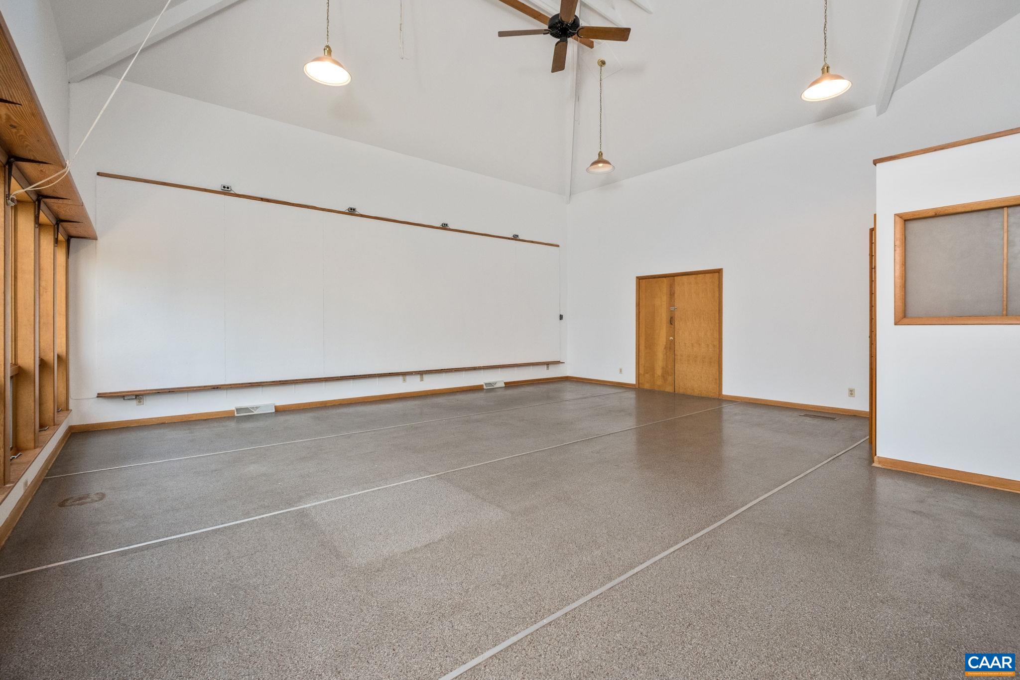 298 COURTHOUSE MOUNTAIN LN