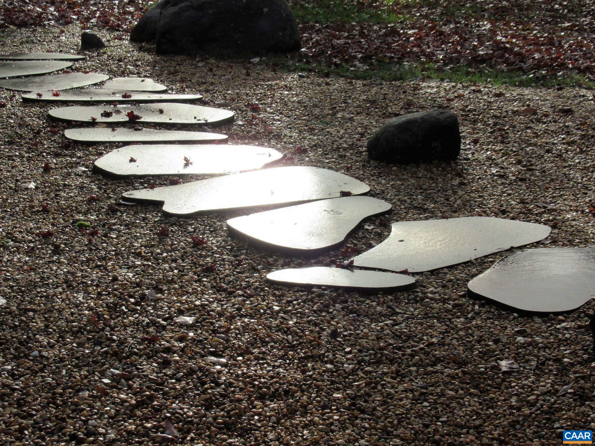 298 COURTHOUSE MOUNTAIN LN