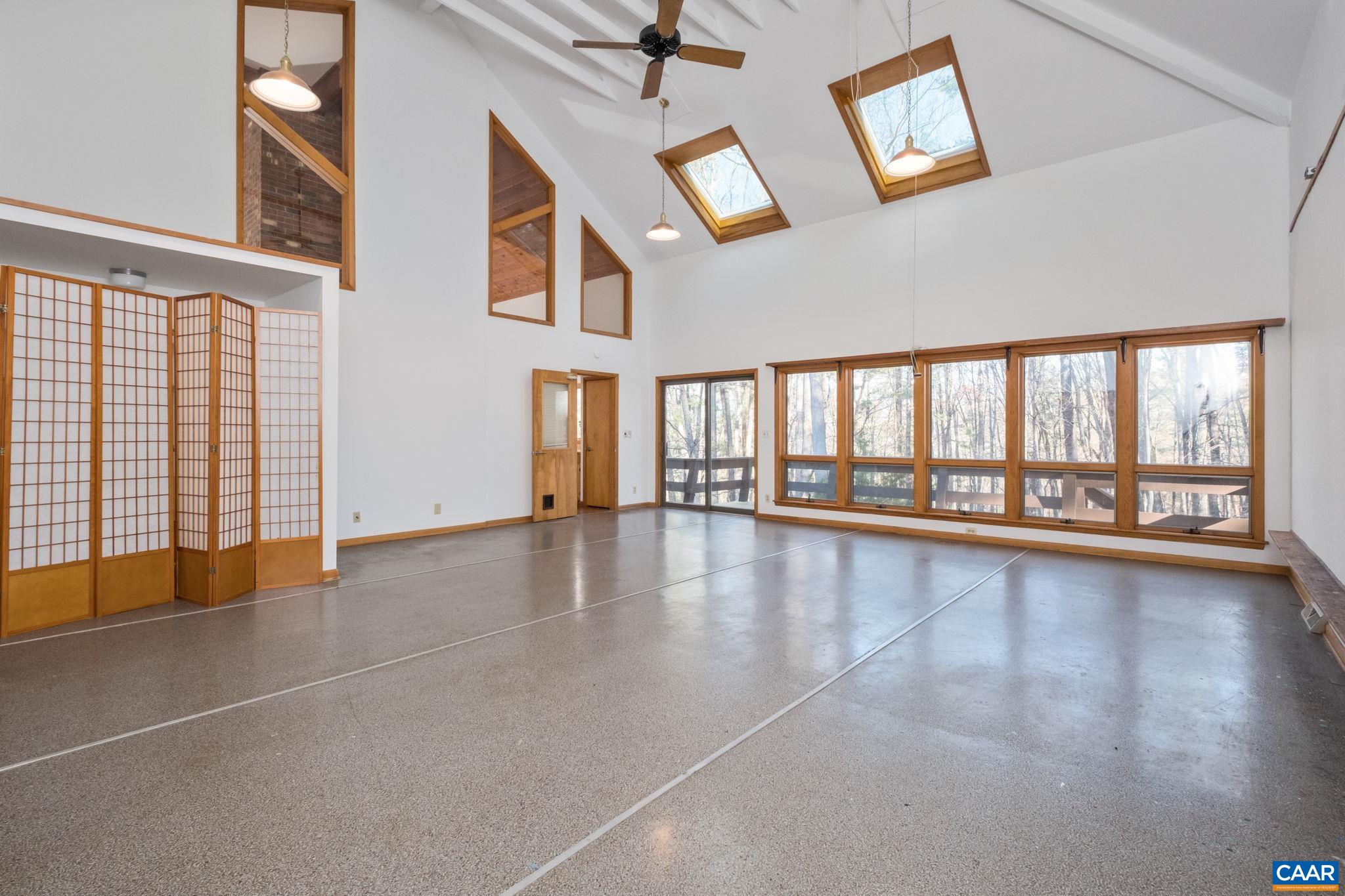 298 COURTHOUSE MOUNTAIN LN
