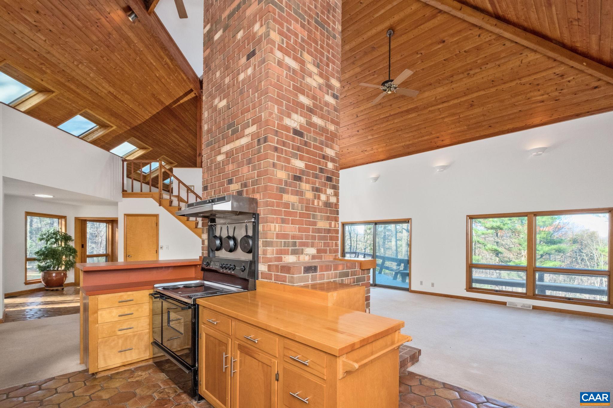 298 COURTHOUSE MOUNTAIN LN