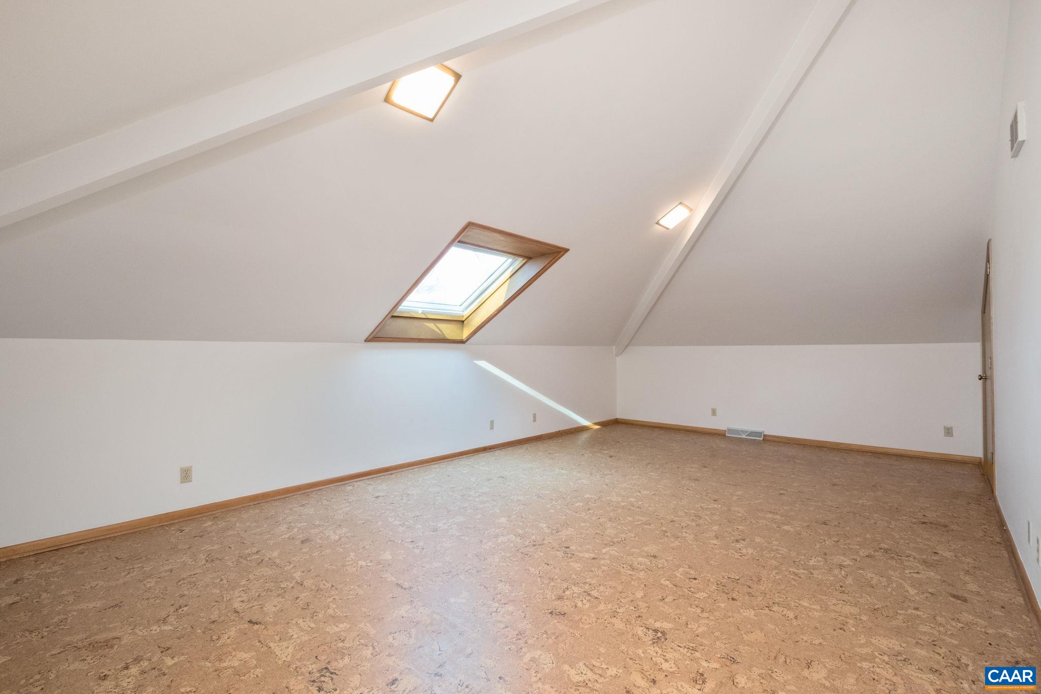 298 COURTHOUSE MOUNTAIN LN