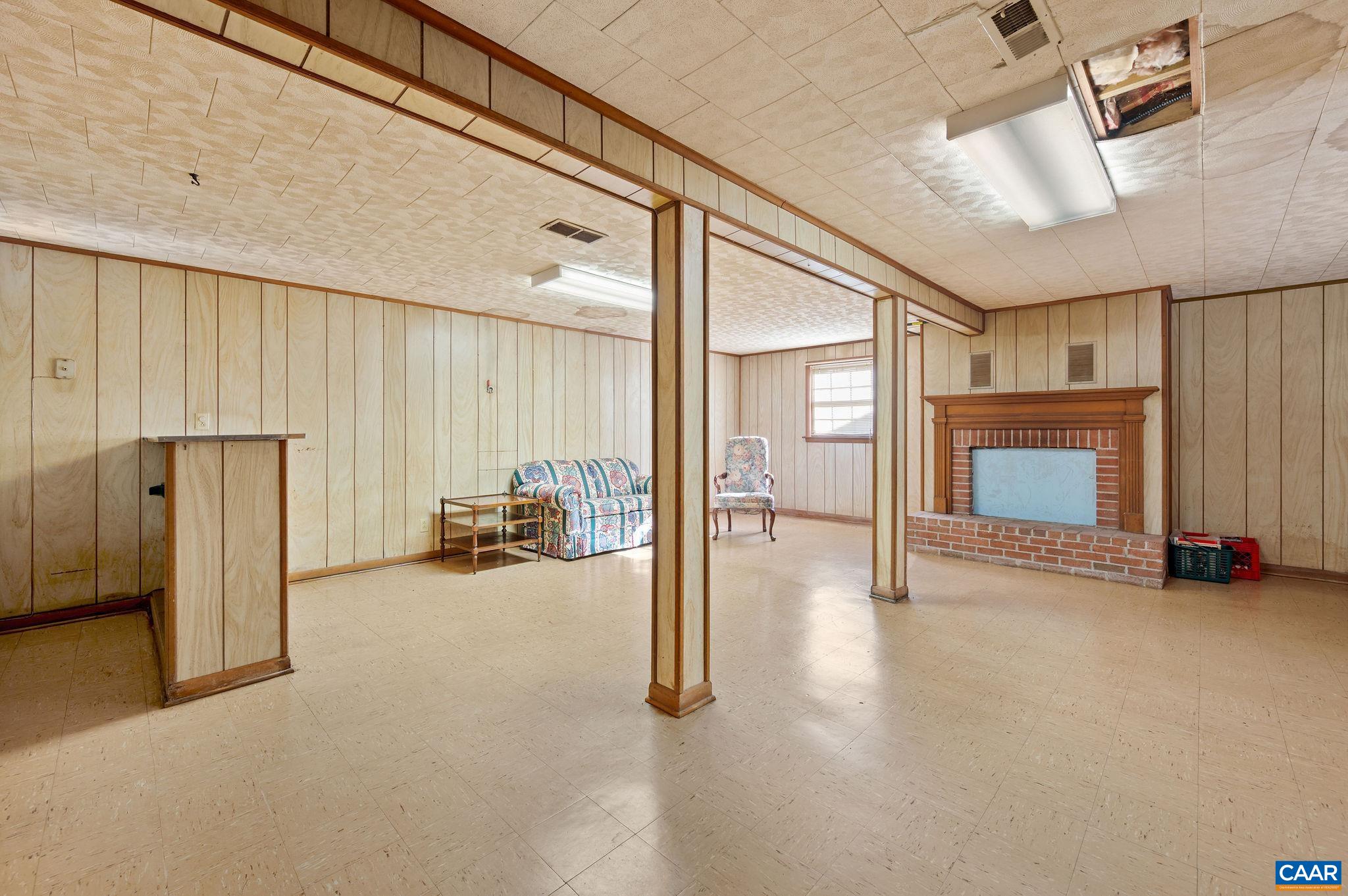 202 HARTMANS MILL RD