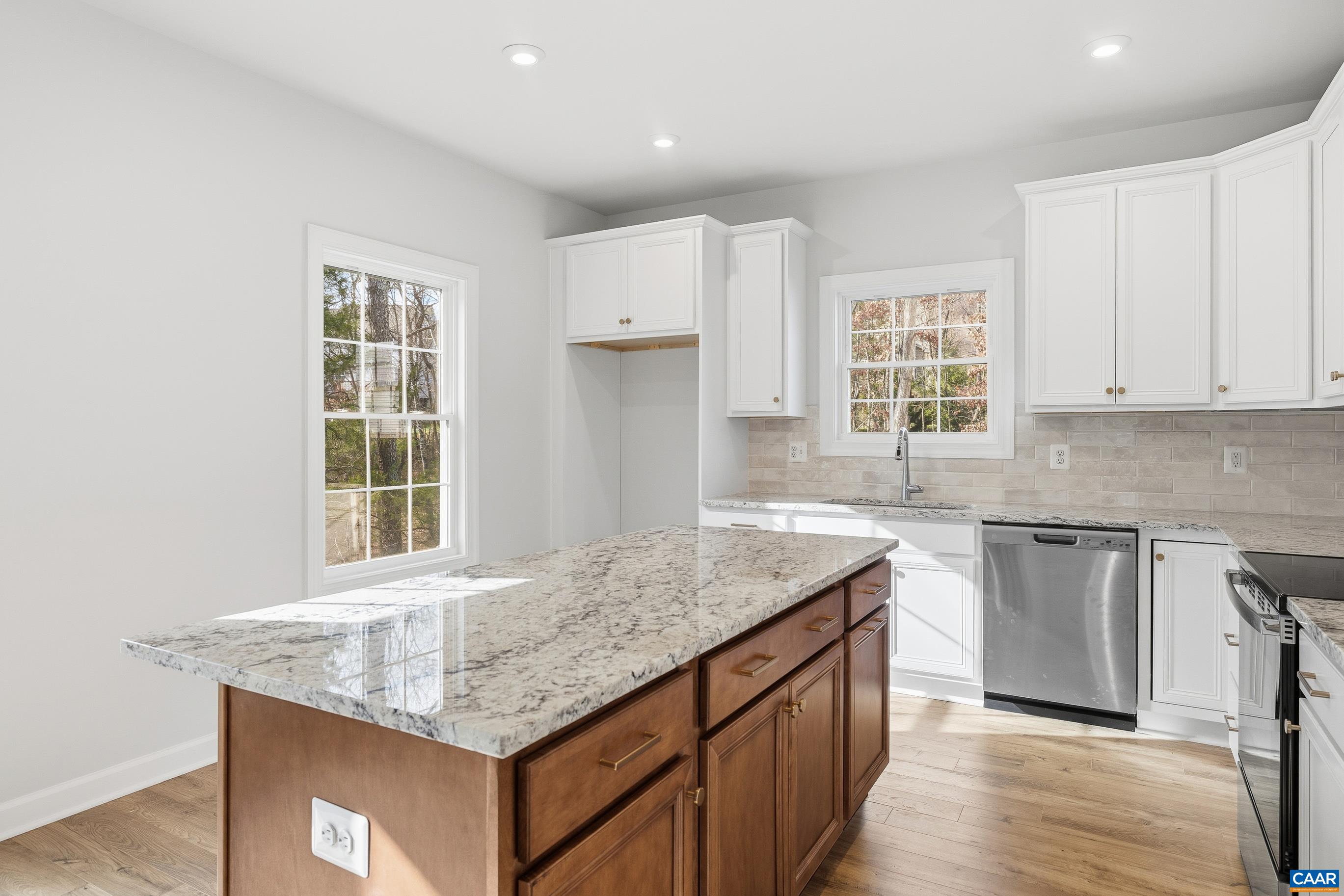 1439 ORCHARD DR