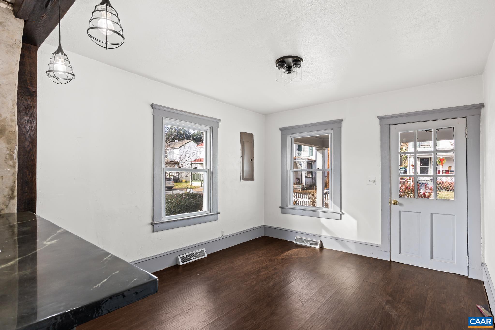 504 NW 12TH ST