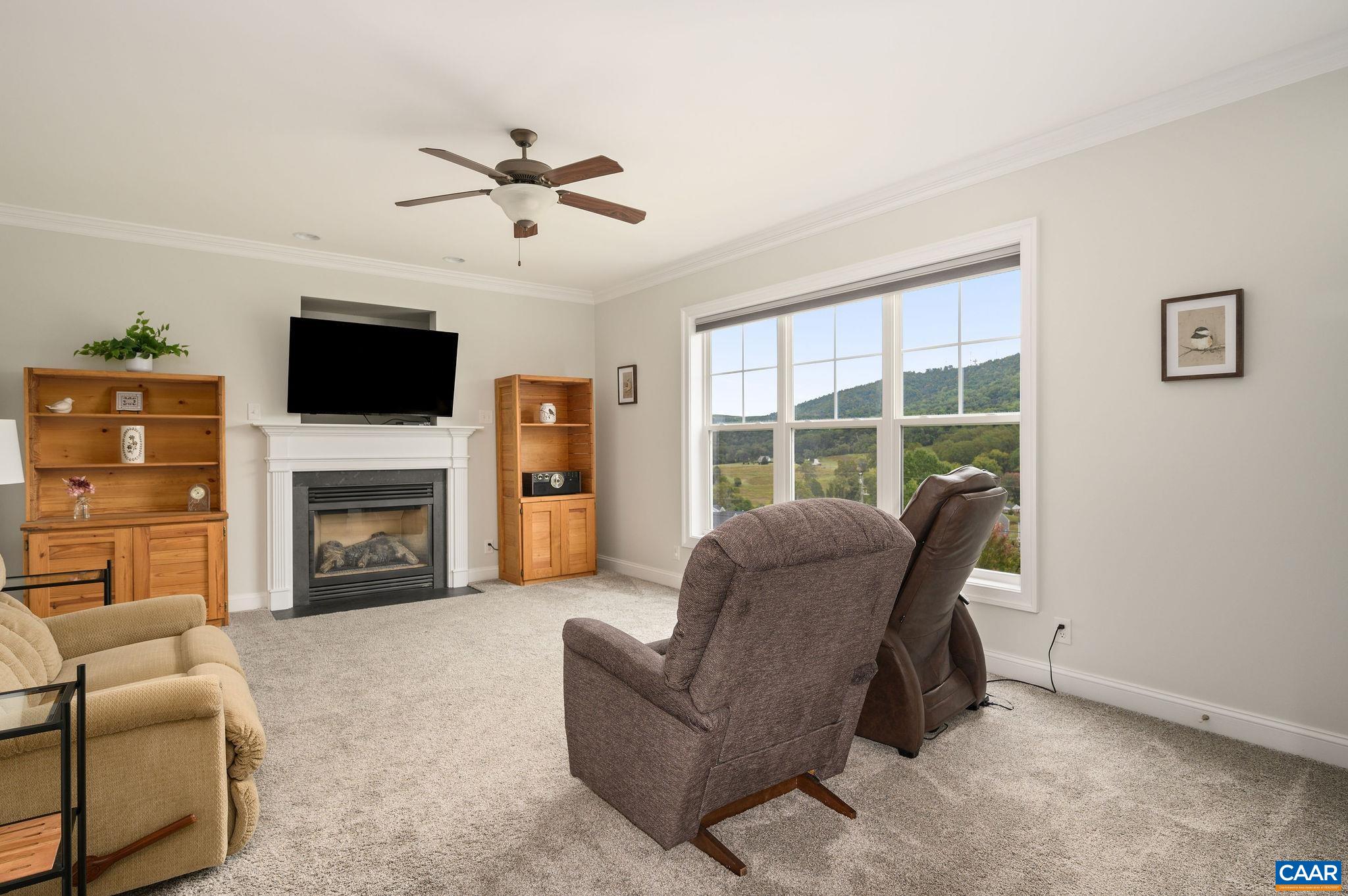 1124 ARDEN DR