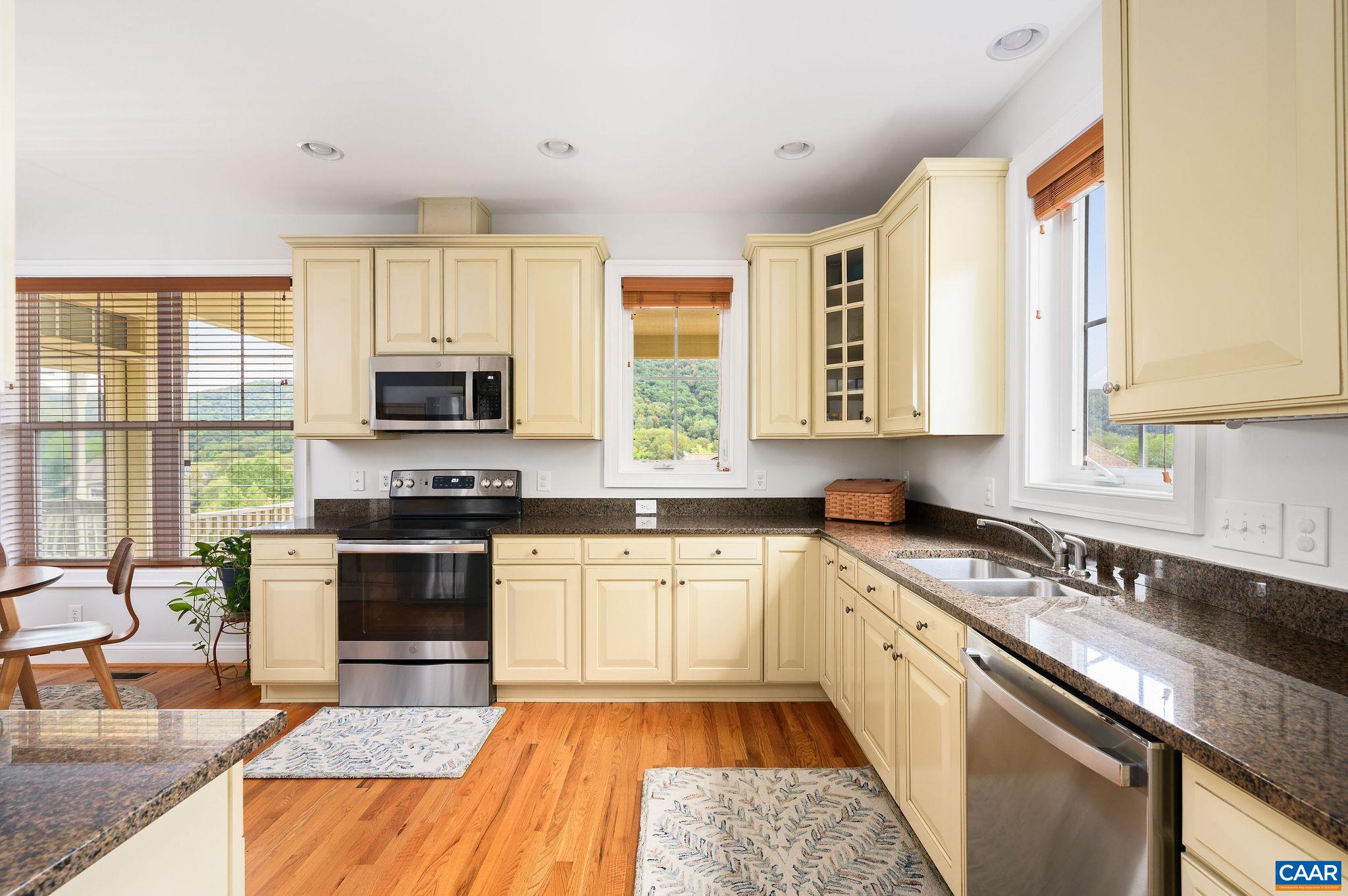 1124 ARDEN DR