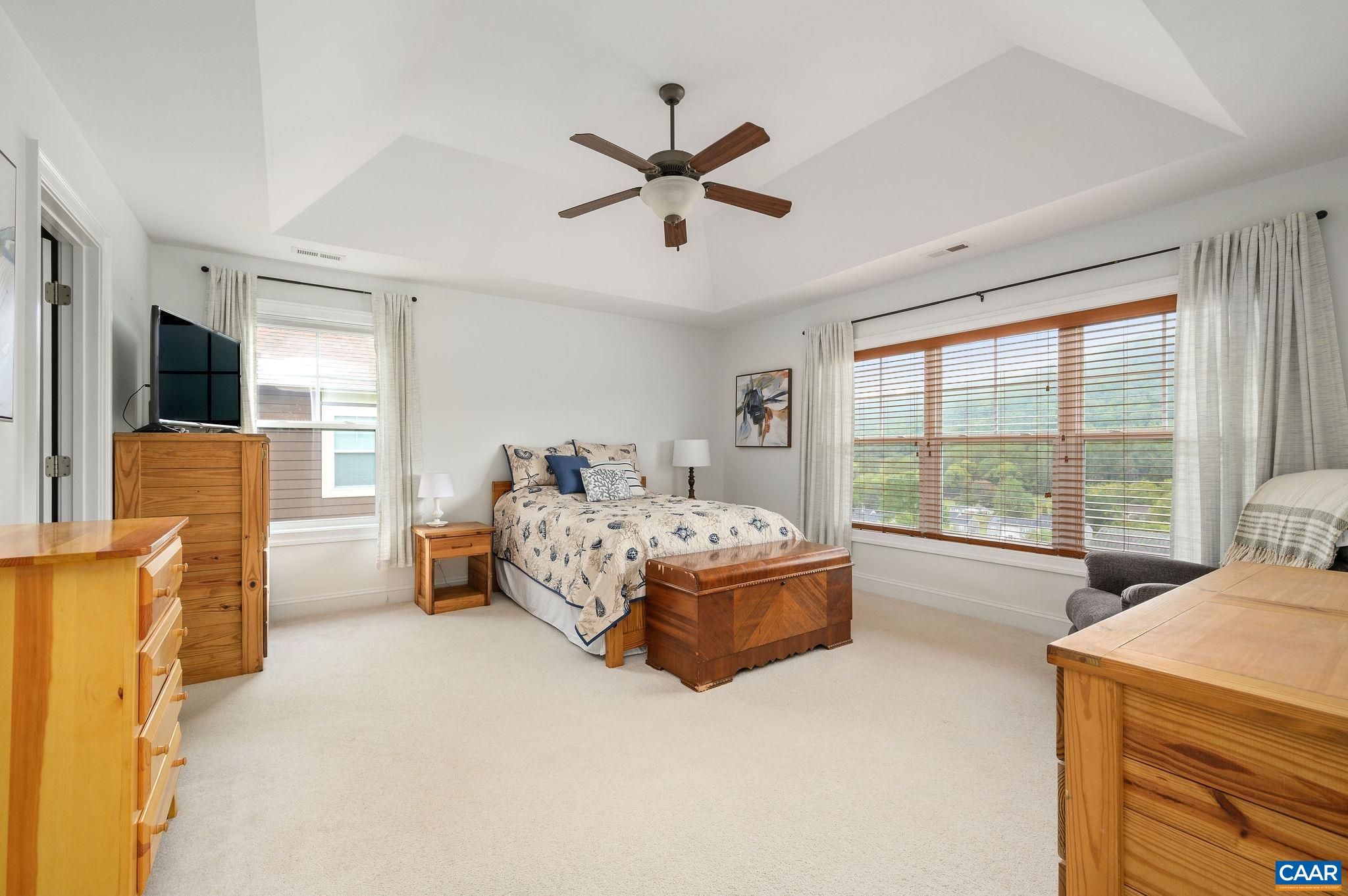 1124 ARDEN DR