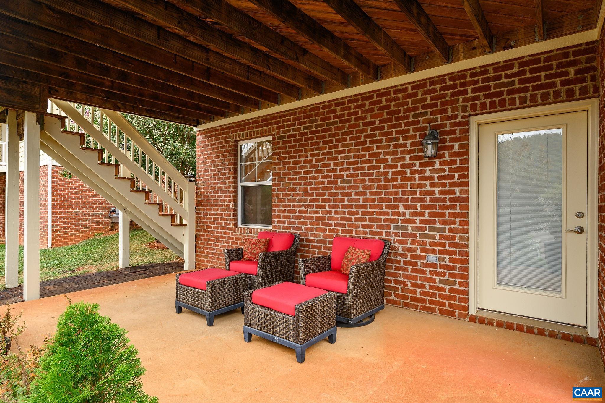 1124 ARDEN DR