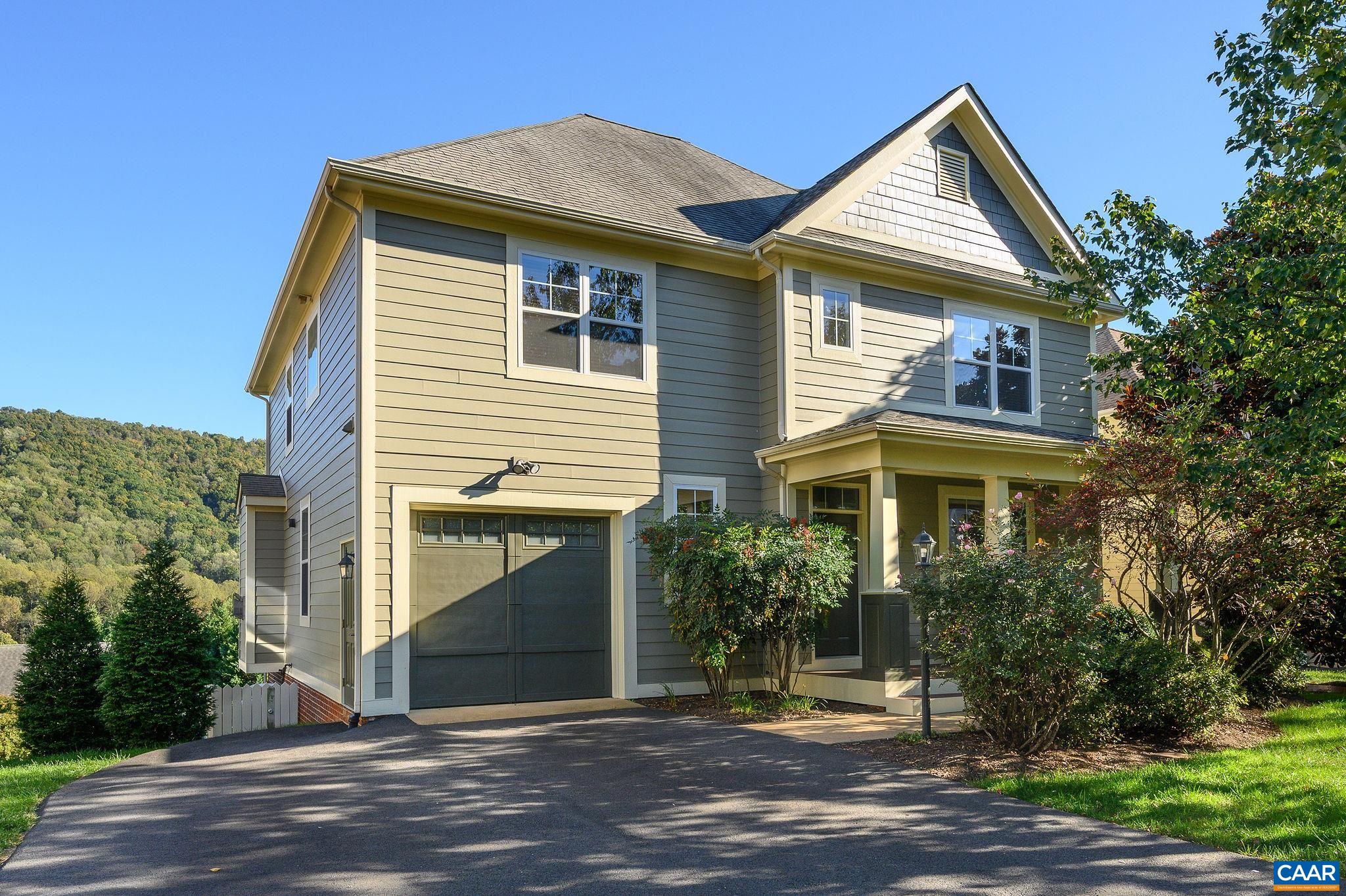 1124 ARDEN DR