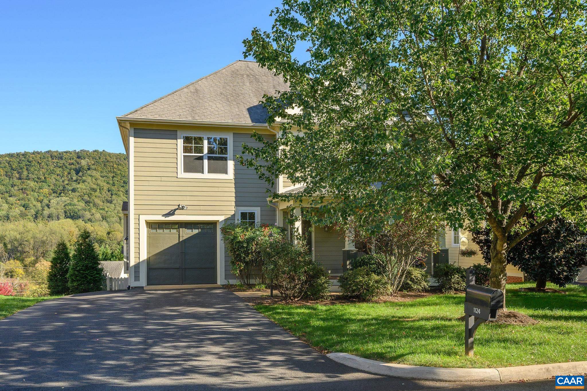 1124 ARDEN DR