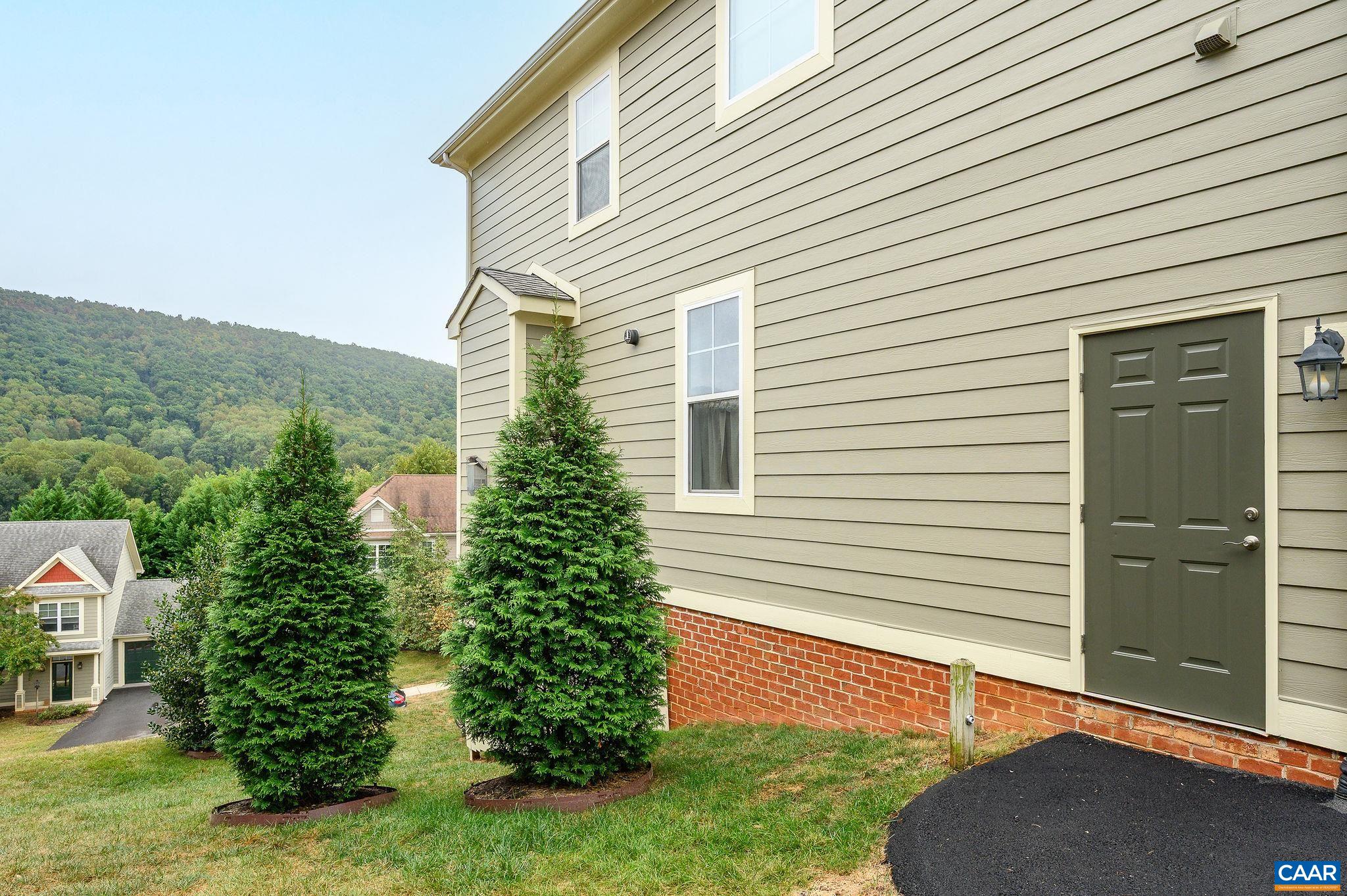 1124 ARDEN DR