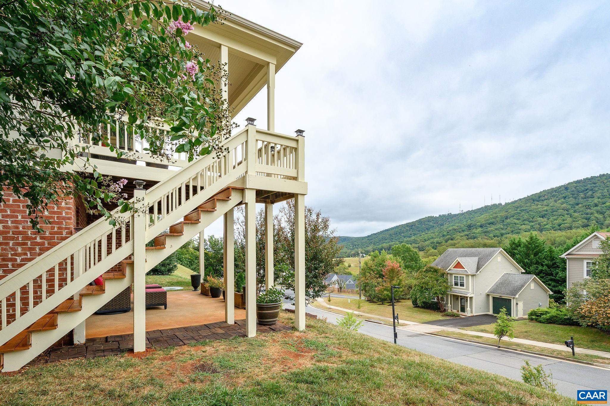 1124 ARDEN DR