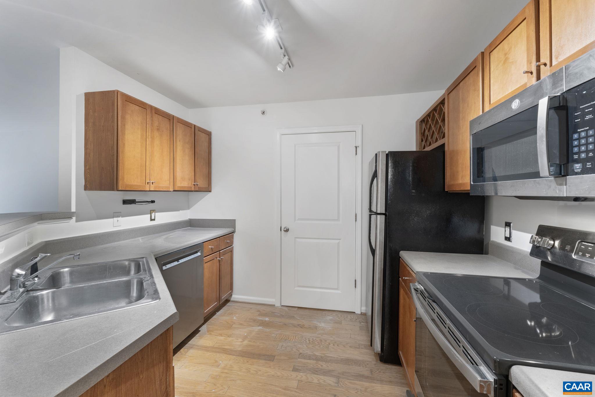 765 WALKER SQ Unit: 1A