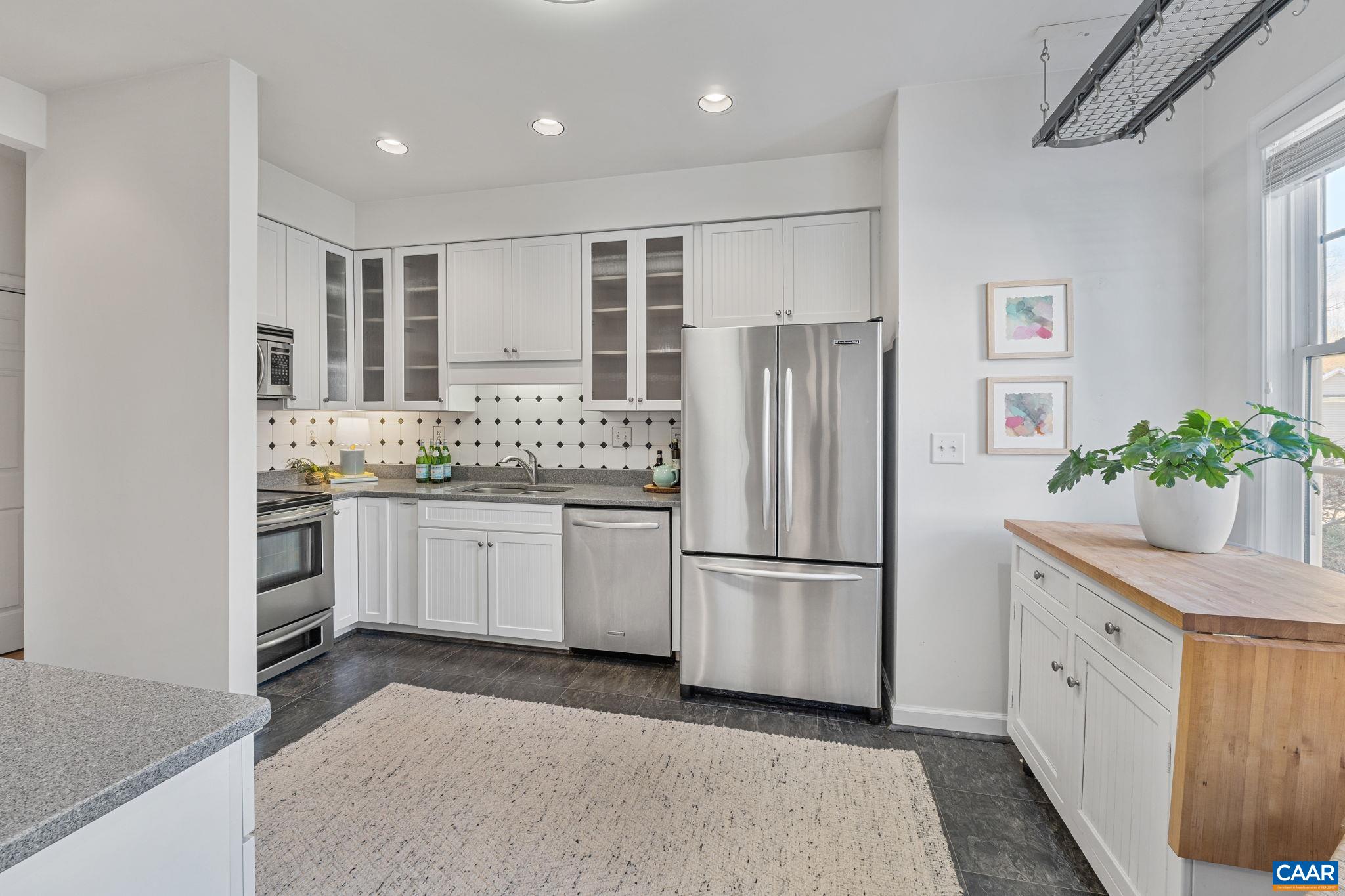 2325 RAVENSWOOD CT