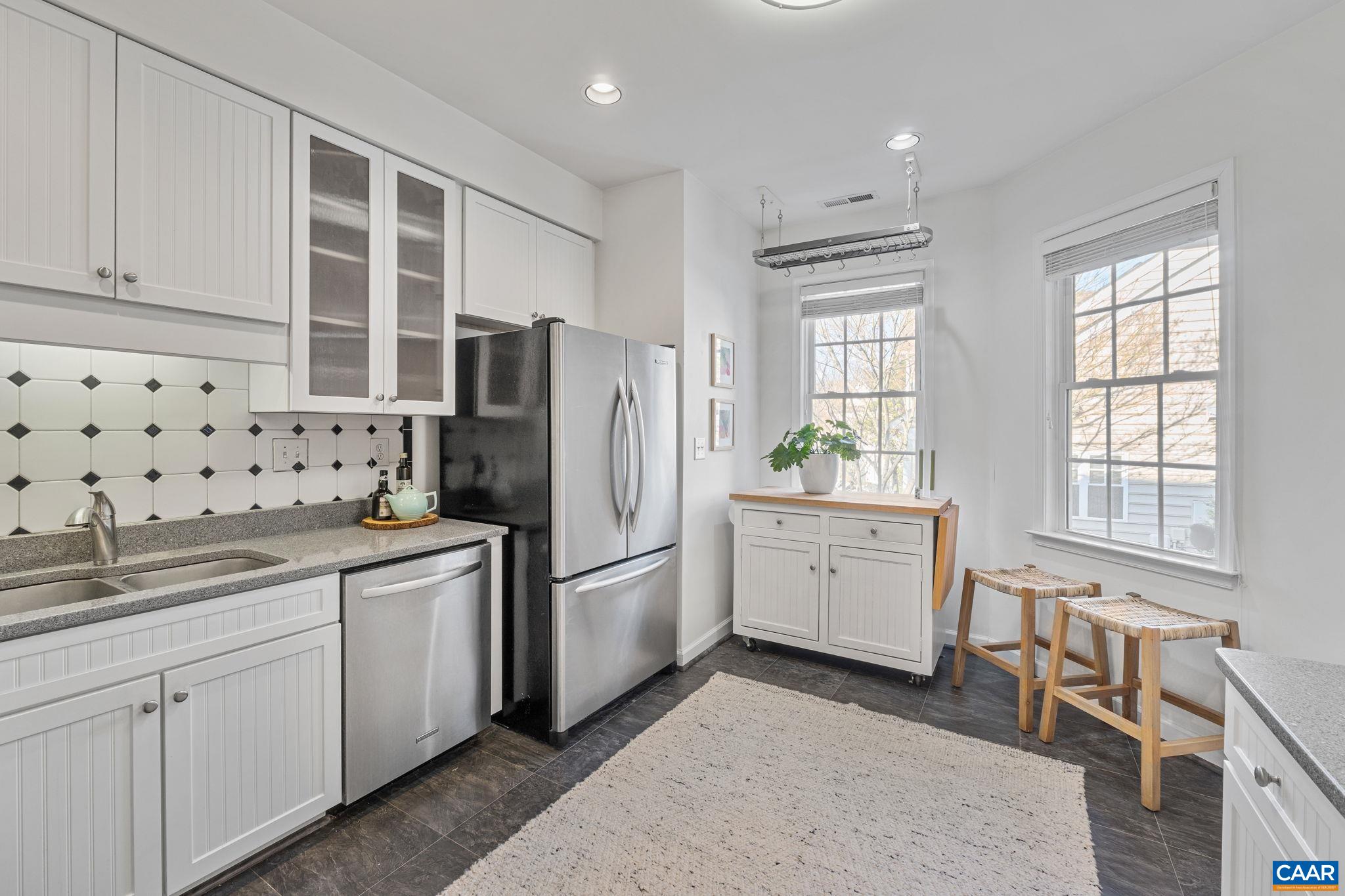 2325 RAVENSWOOD CT