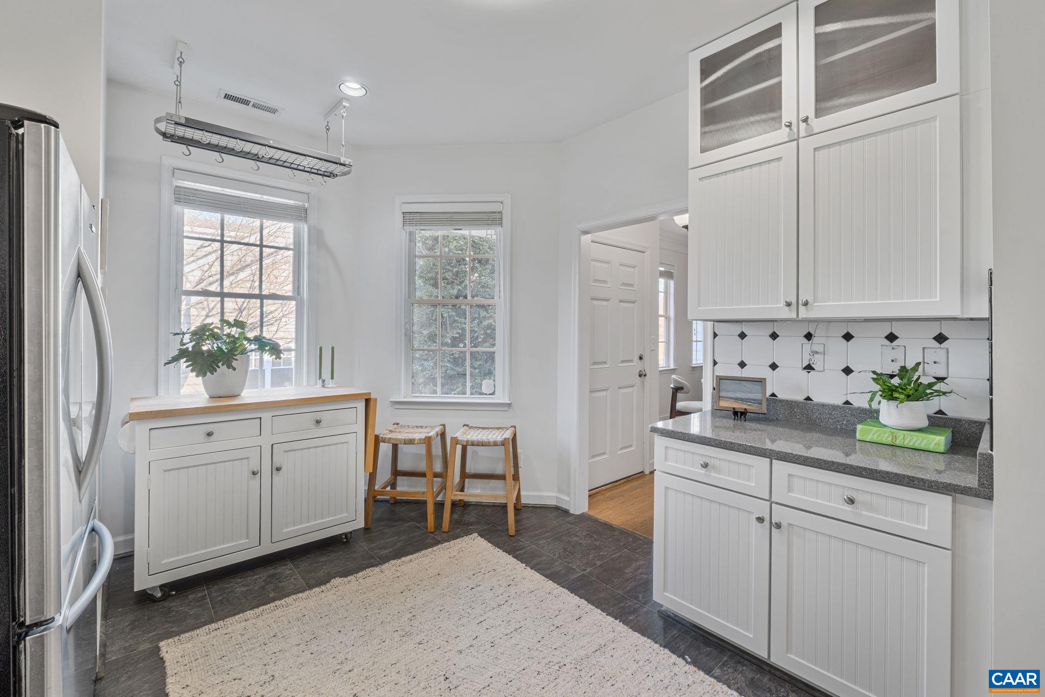 2325 RAVENSWOOD CT