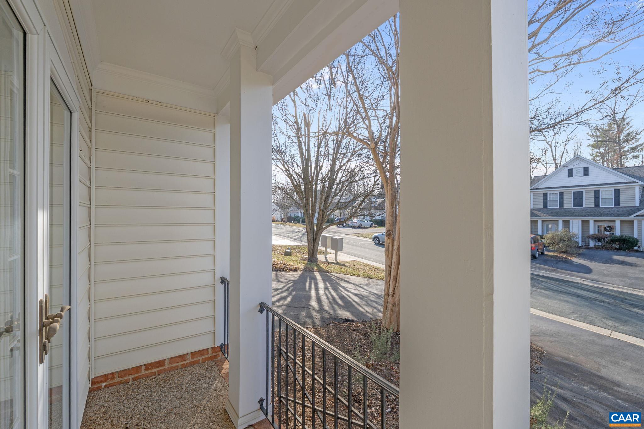 2325 RAVENSWOOD CT