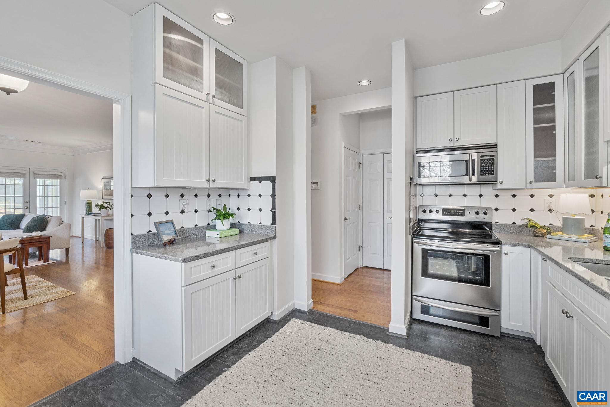 2325 RAVENSWOOD CT