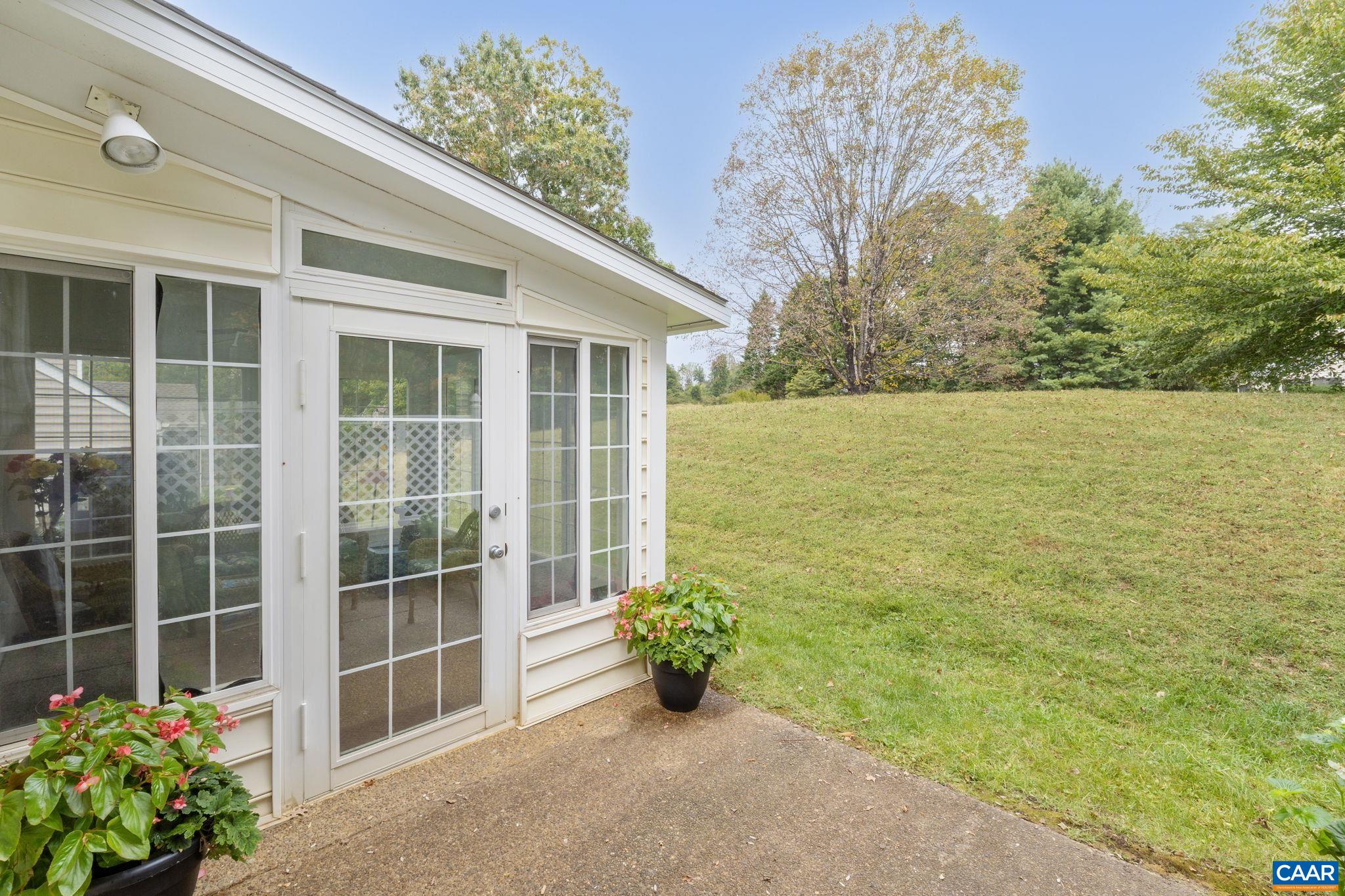 2325 RAVENSWOOD CT