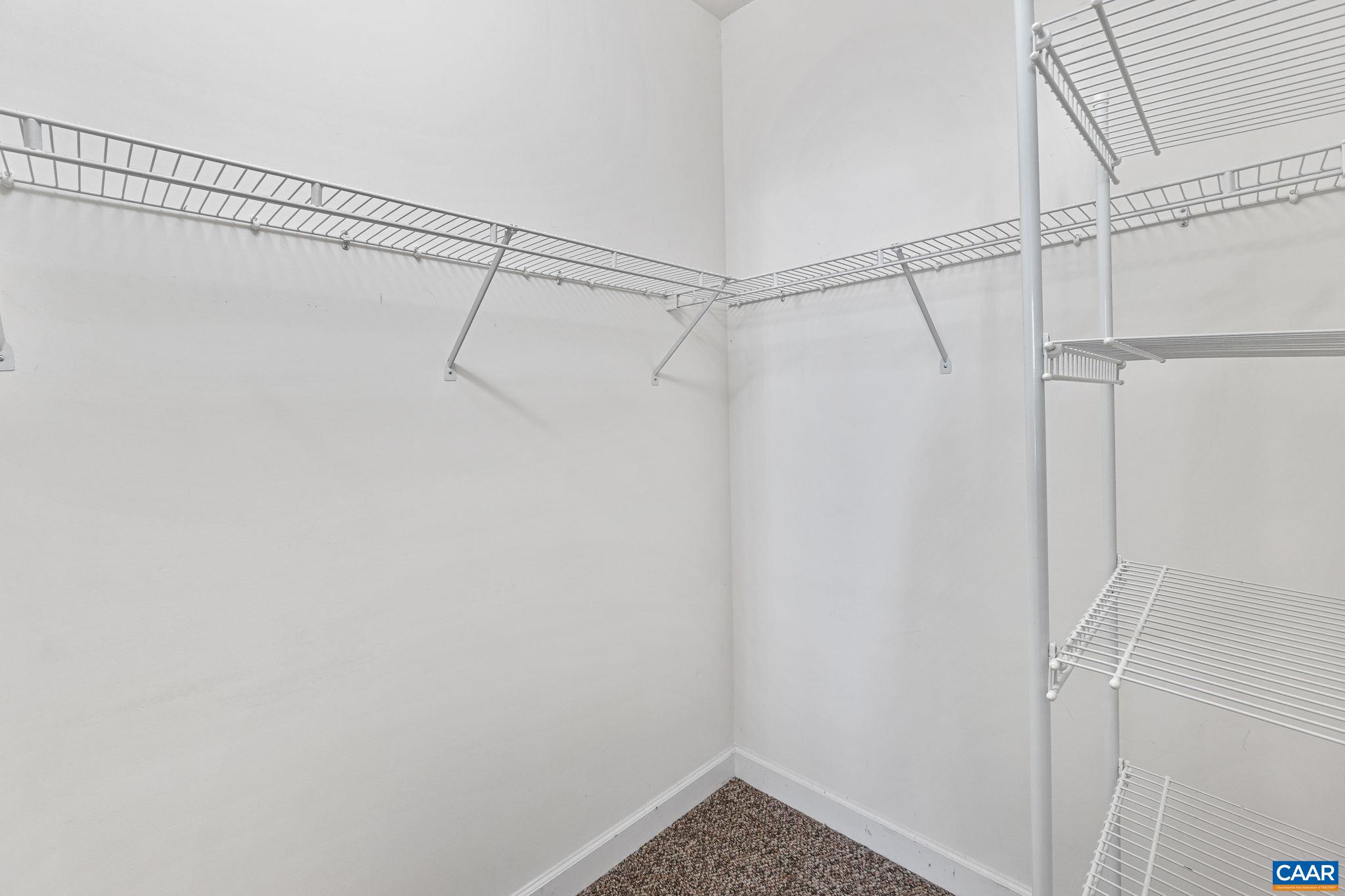 2325 RAVENSWOOD CT