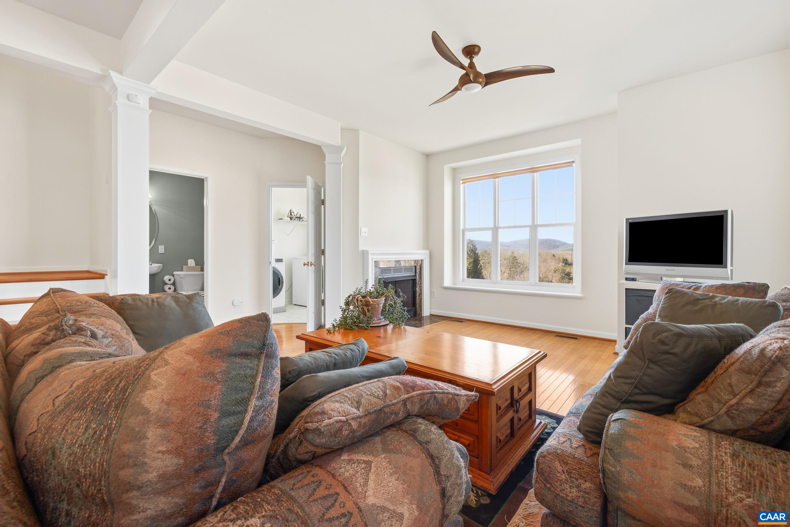 1372 STONEY RIDGE RD