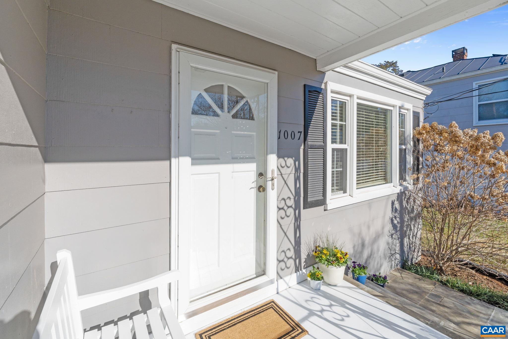 1007 MONTROSE AVE