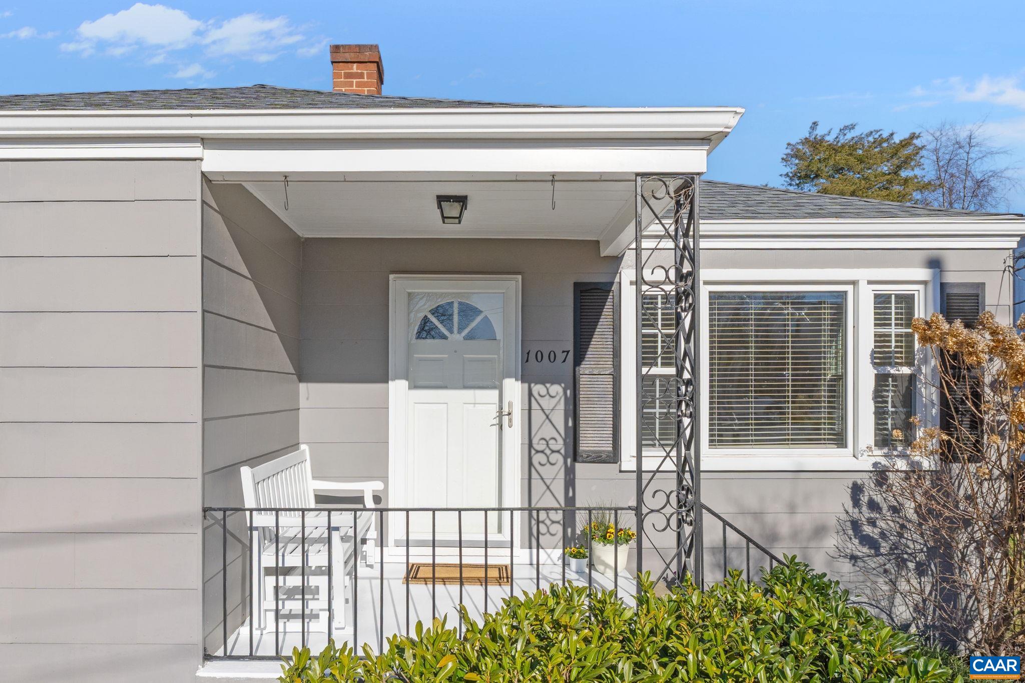 1007 MONTROSE AVE