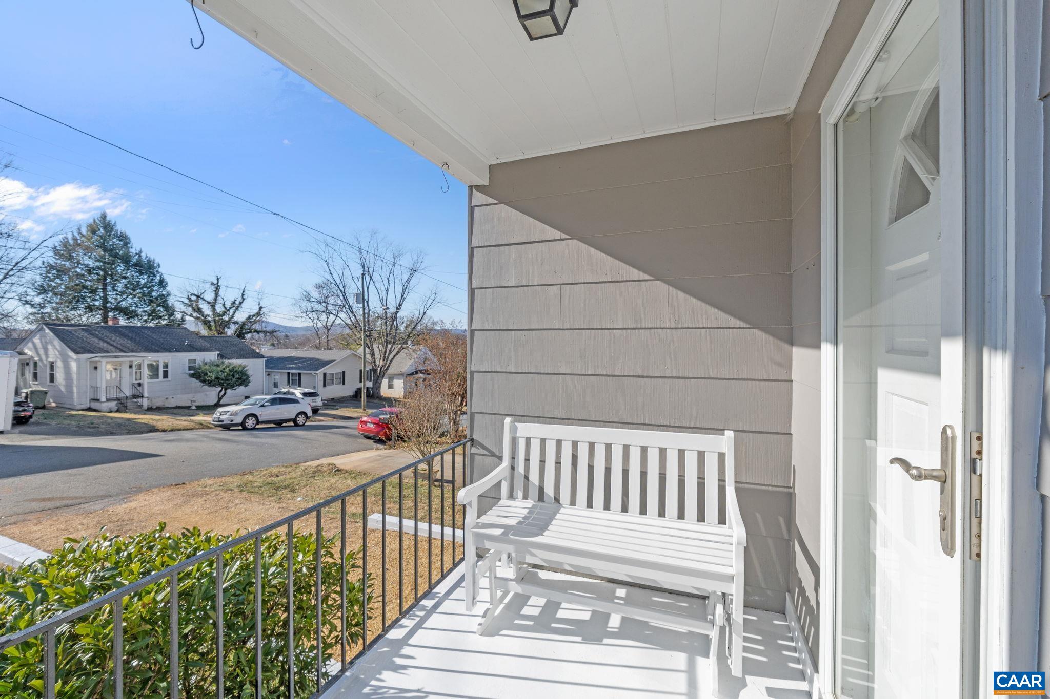 1007 MONTROSE AVE