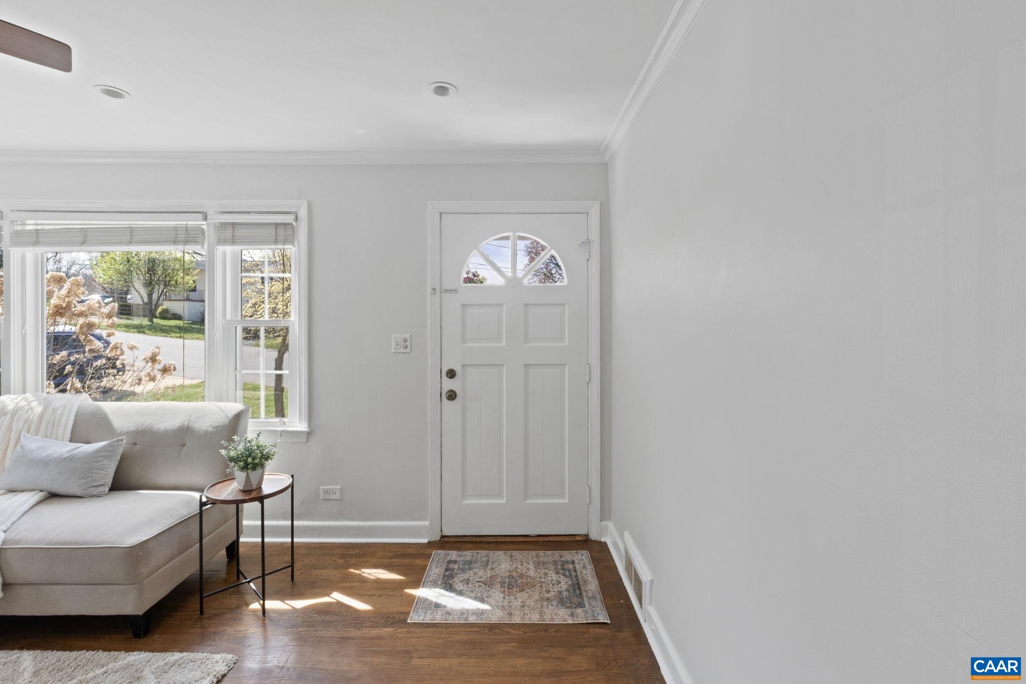 1007 MONTROSE AVE