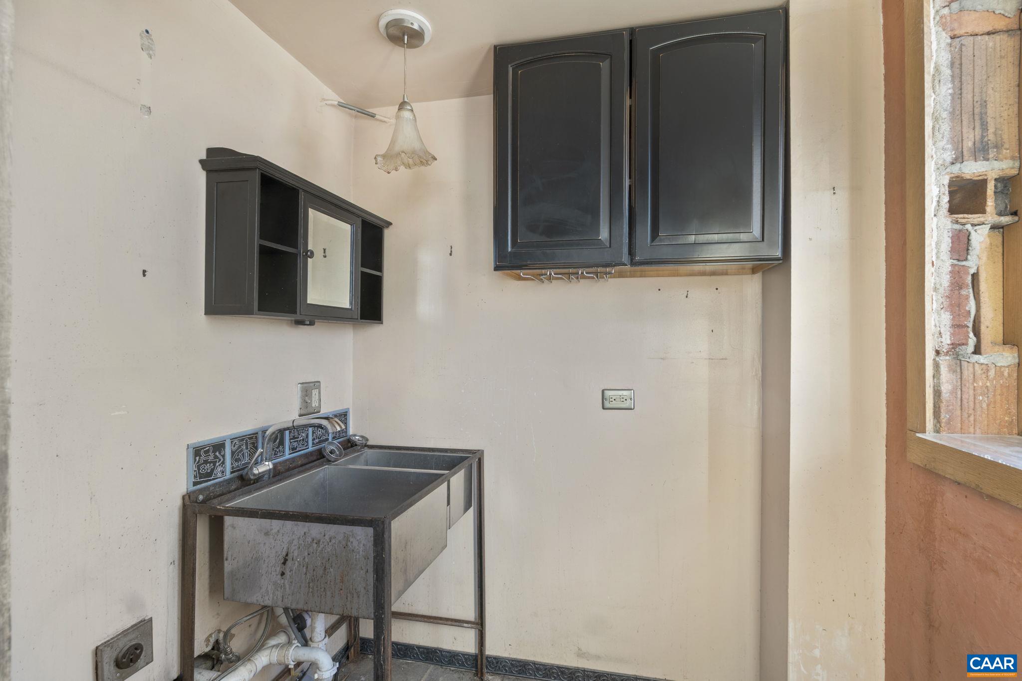 500 COURT SQ Unit: 406