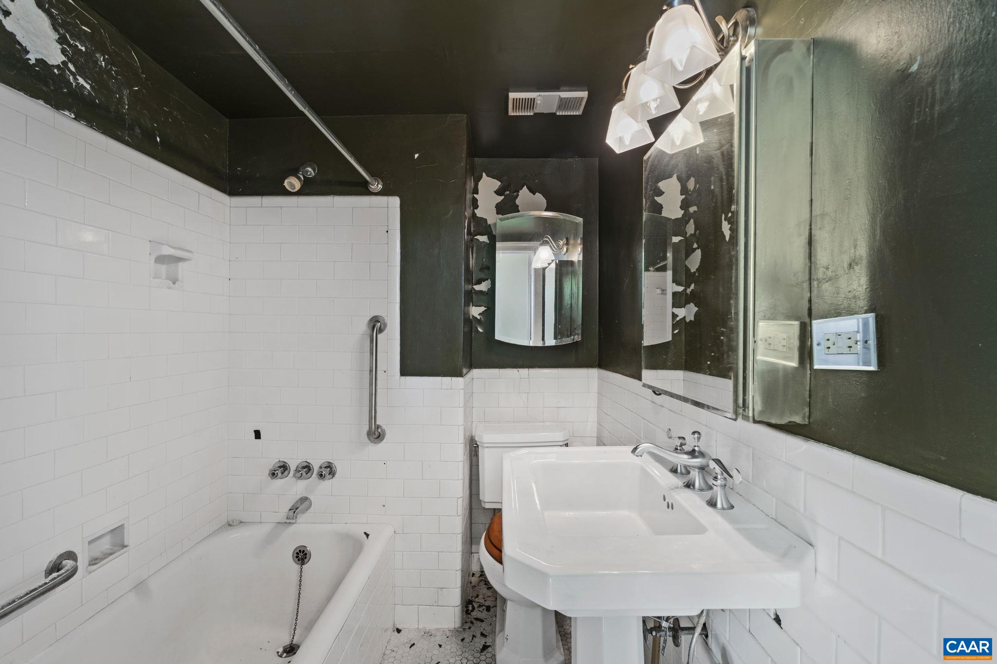 500 COURT SQ Unit: 406