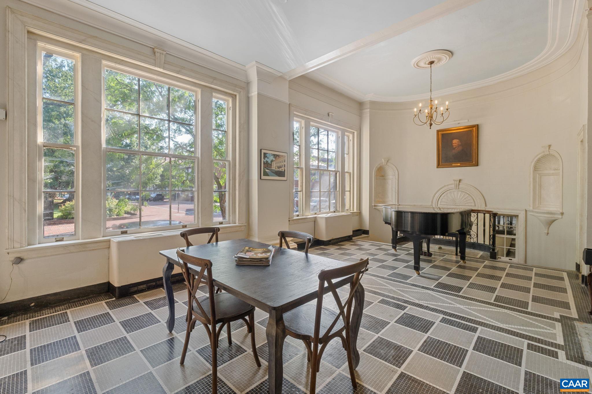 500 COURT SQ Unit: 406