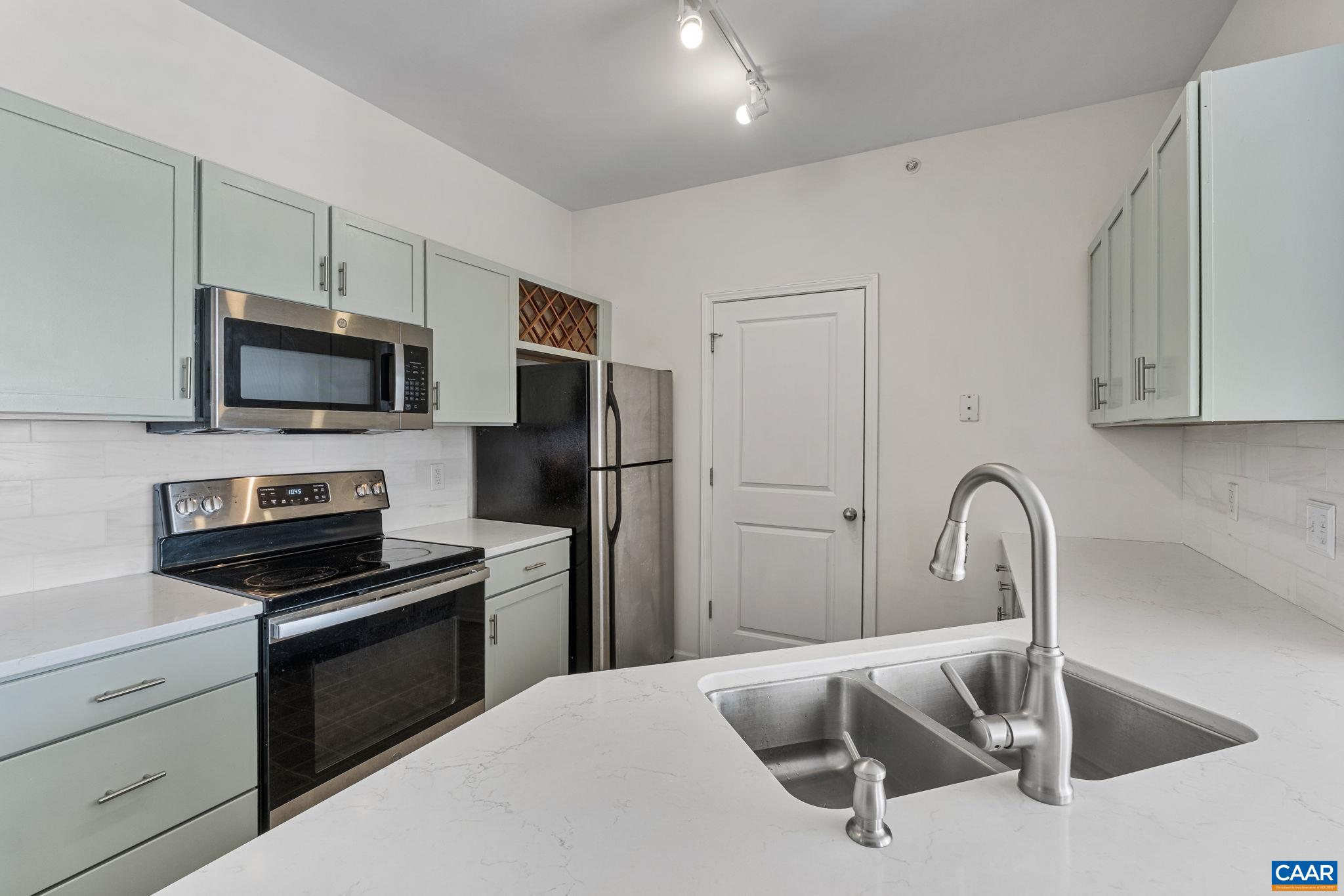 750 WALKER SQ Unit: 3B