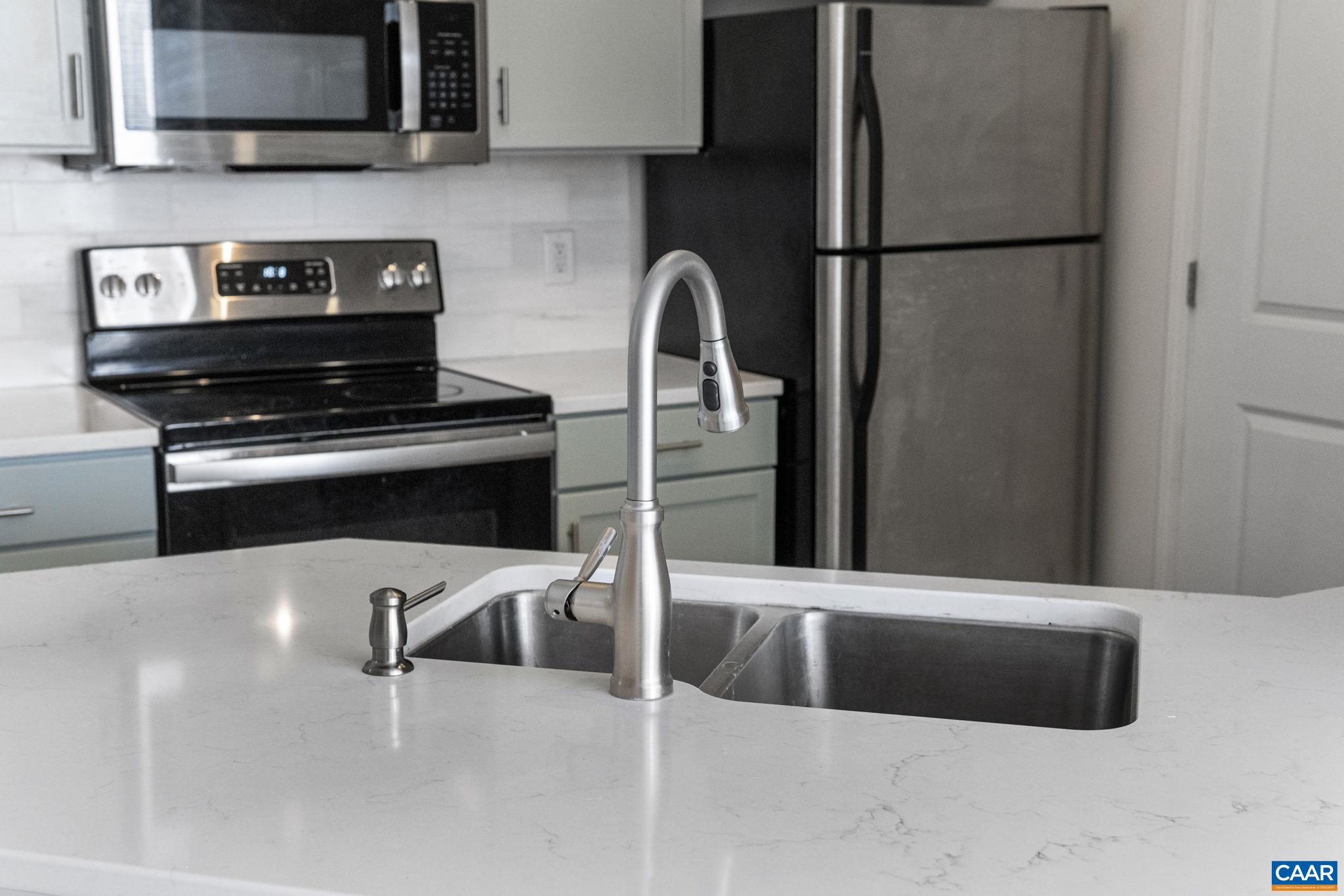 750 WALKER SQ Unit: 3B