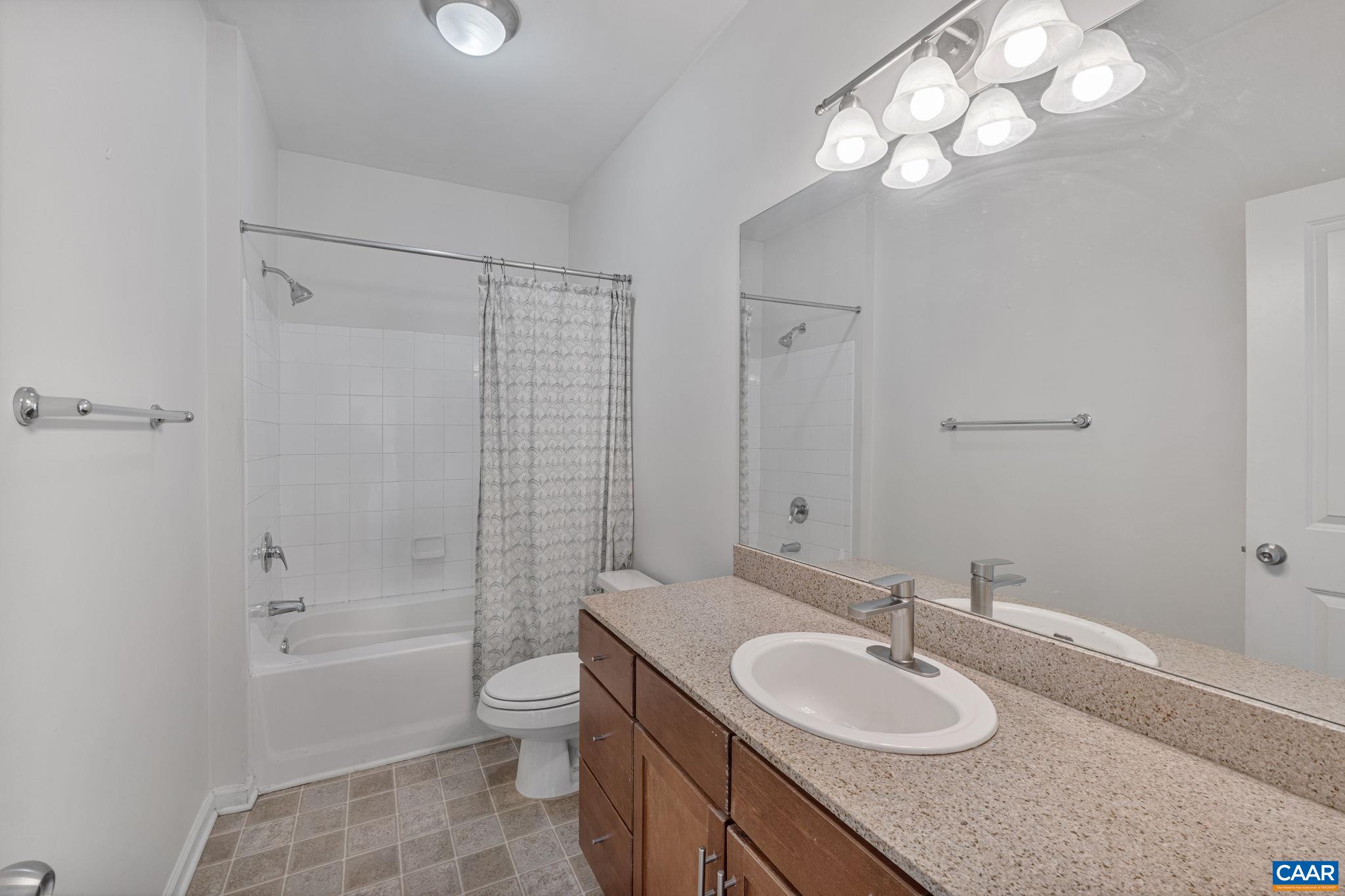 750 WALKER SQ Unit: 3B