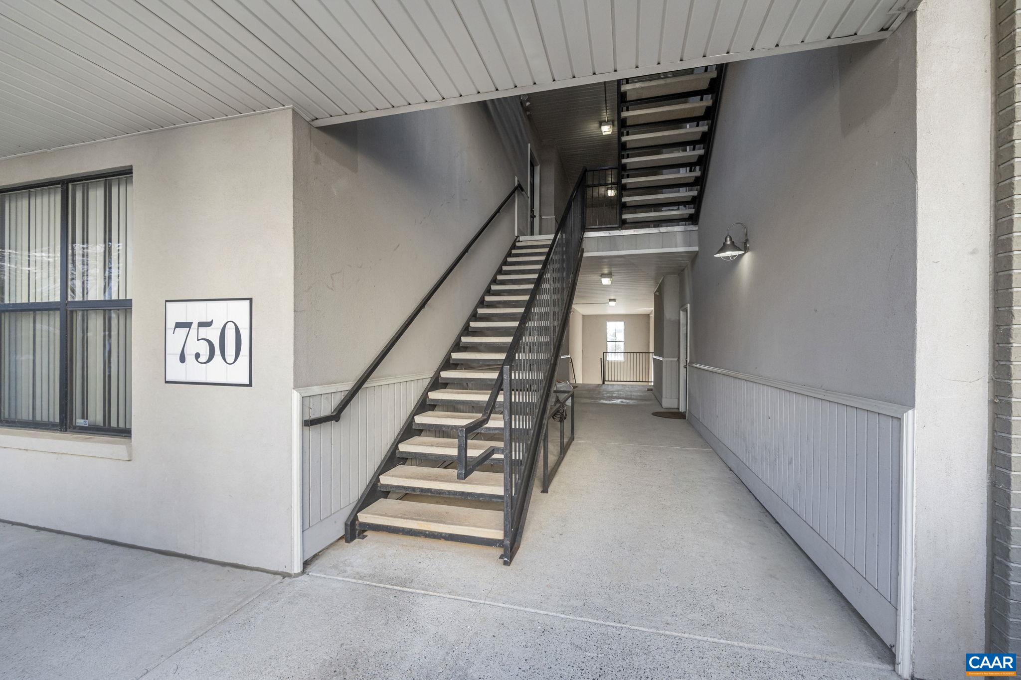 750 WALKER SQ Unit: 3B