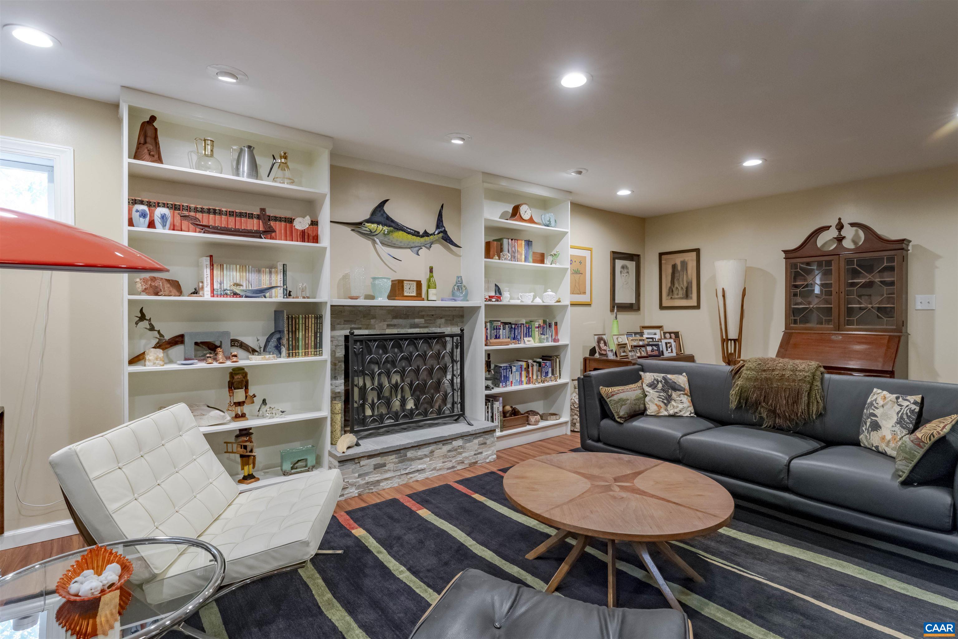 1413 FOXBROOK LN