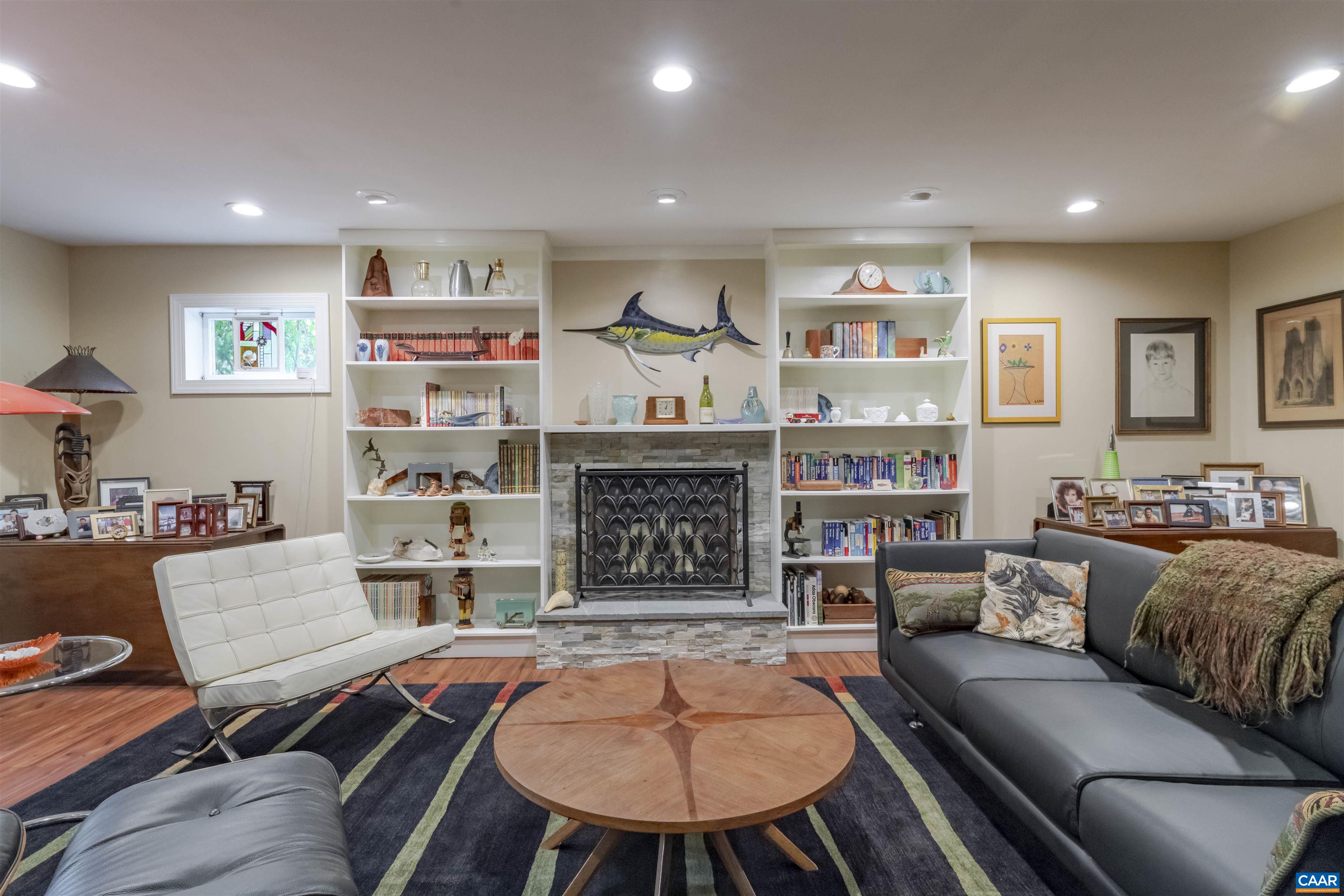 1413 FOXBROOK LN